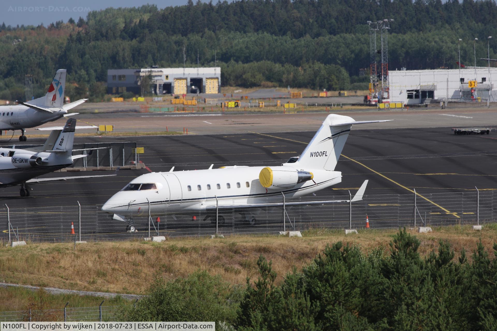 N100FL, 2001 Canadair Challenger 604 (CL-600-2B16) C/N 5510, Ramp S