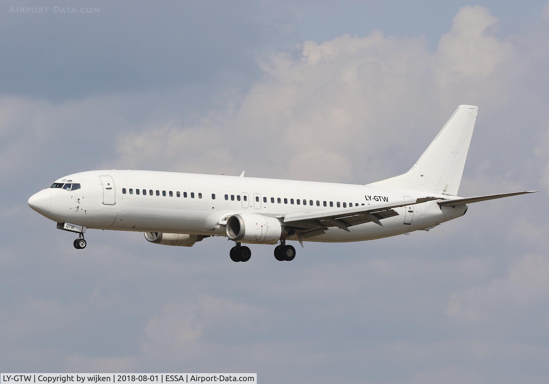 LY-GTW, 1990 Boeing 737-4Q8 C/N 24332, RWY 26