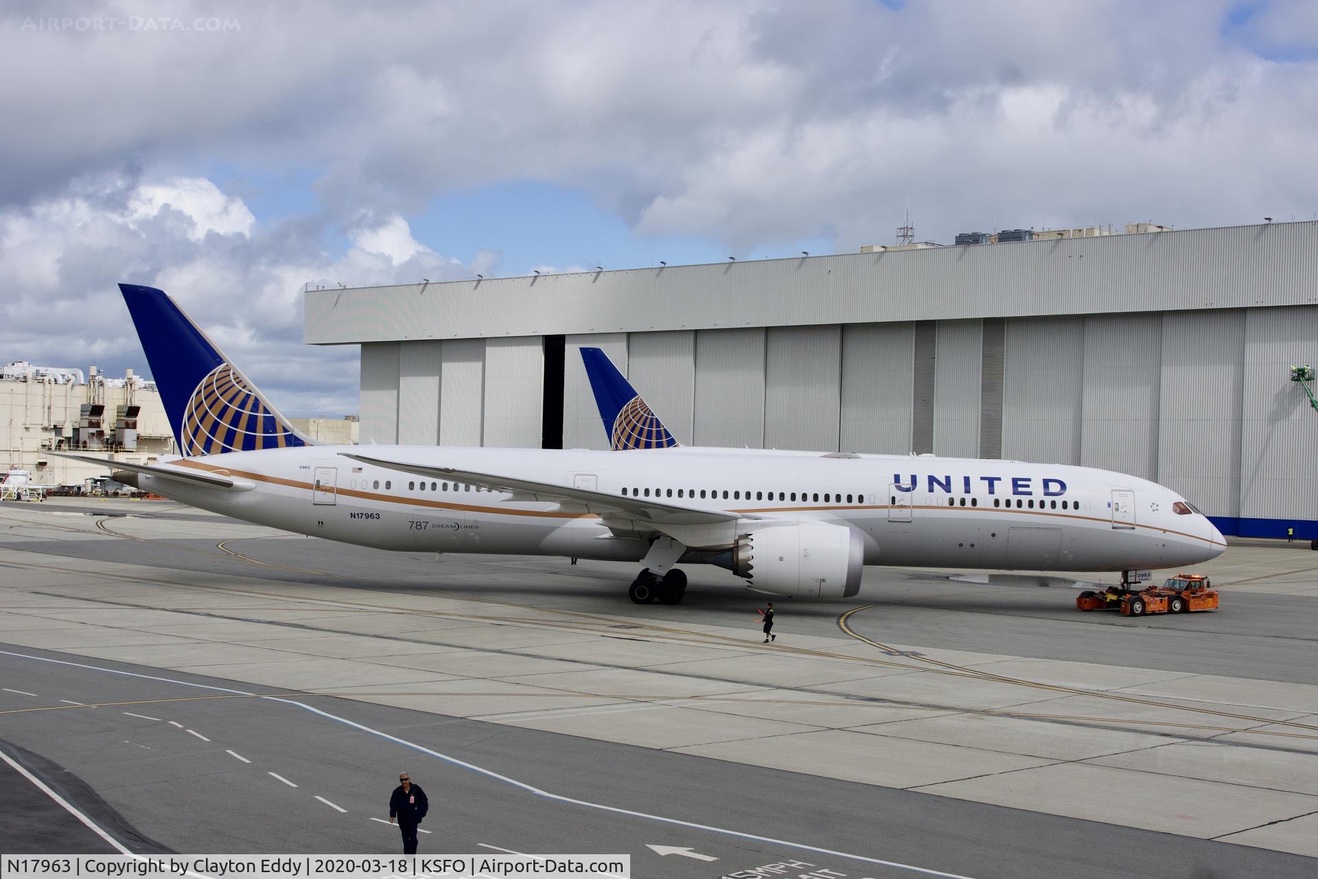N17963, 2016 Boeing 787-9 Dreamliner C/N 37812, SFO 2020.
