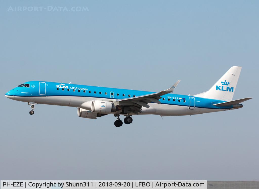 PH-EZE, 2009 Embraer 190LR (ERJ-190-100LR) C/N 19000288, Landing rwy 14L in new c/s