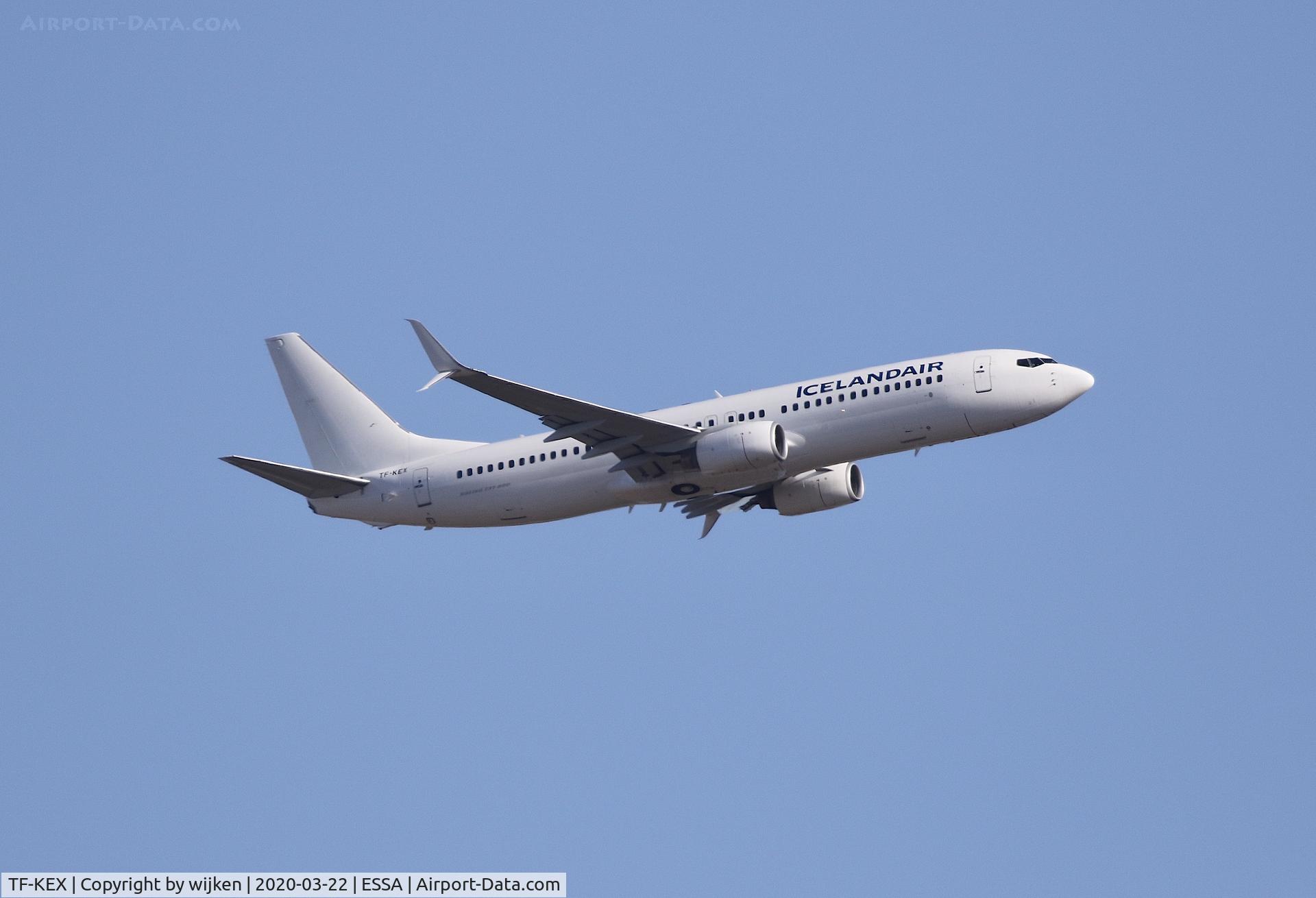 TF-KEX, 2004 Boeing 737-8BK C/N 33018, RWY 19R