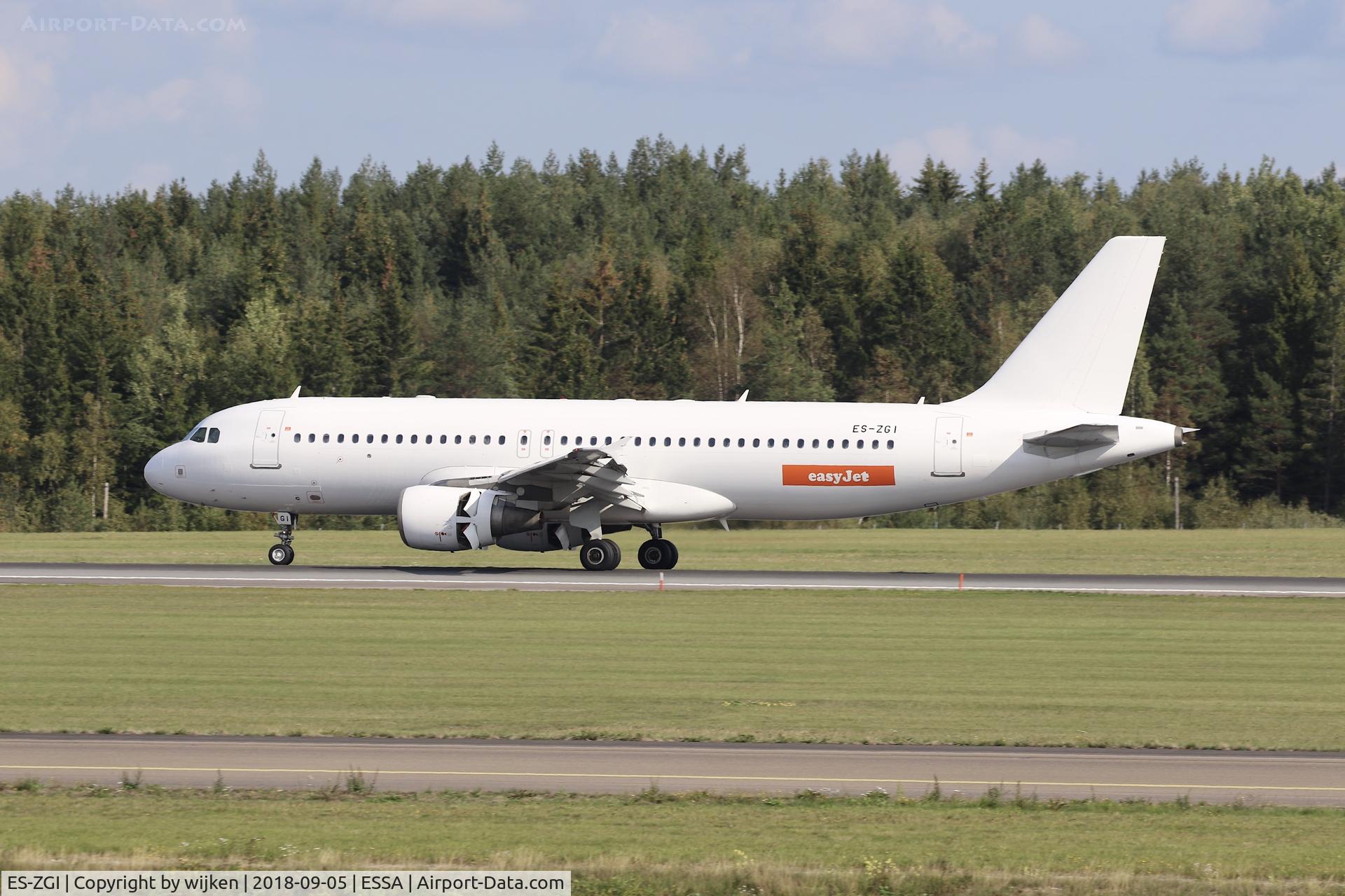 ES-ZGI, 2001 Airbus A320-214 C/N 1413, RWY 01R
