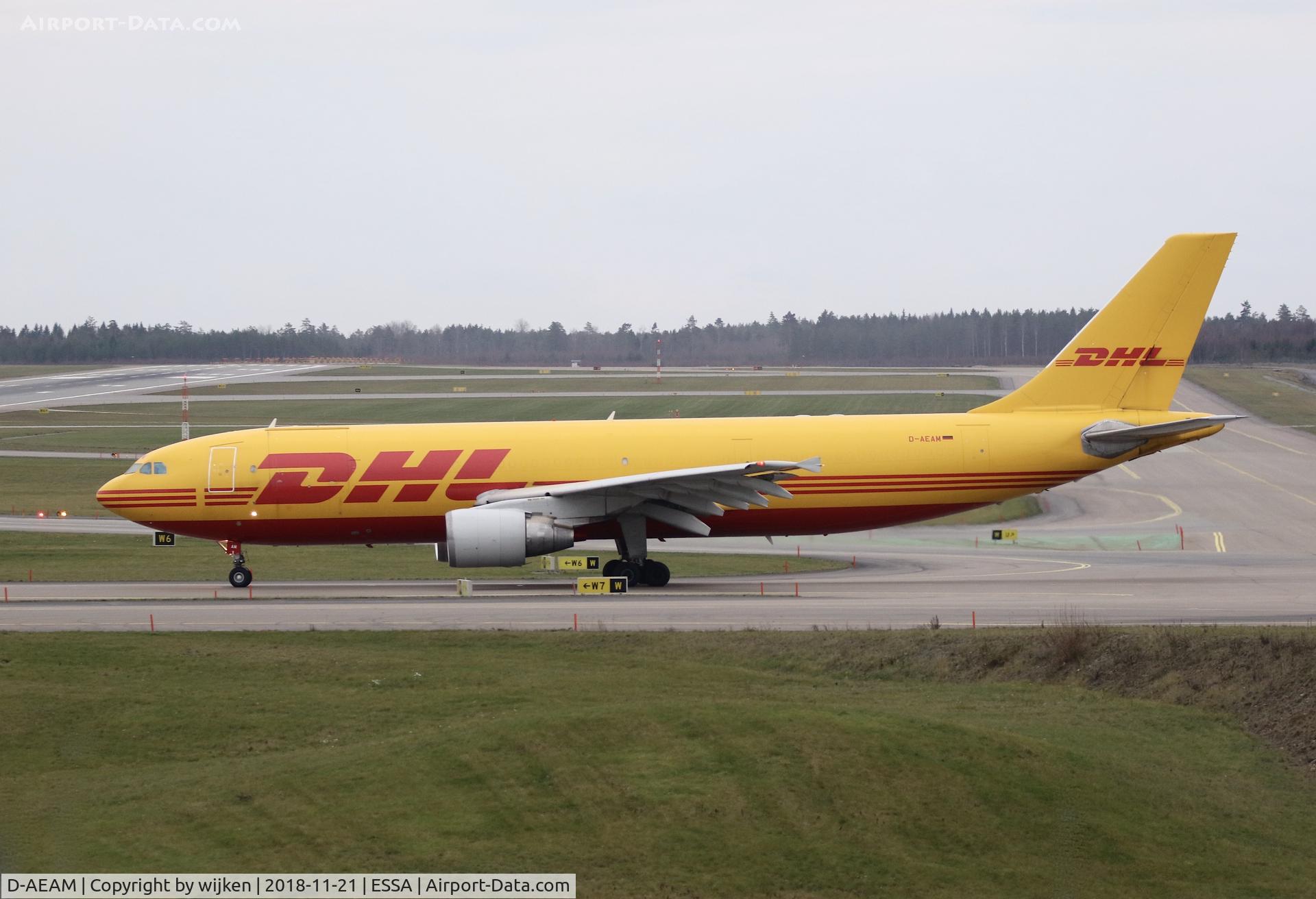 D-AEAM, 1999 Airbus A300B4-622R(F) C/N 797, Taxiway W