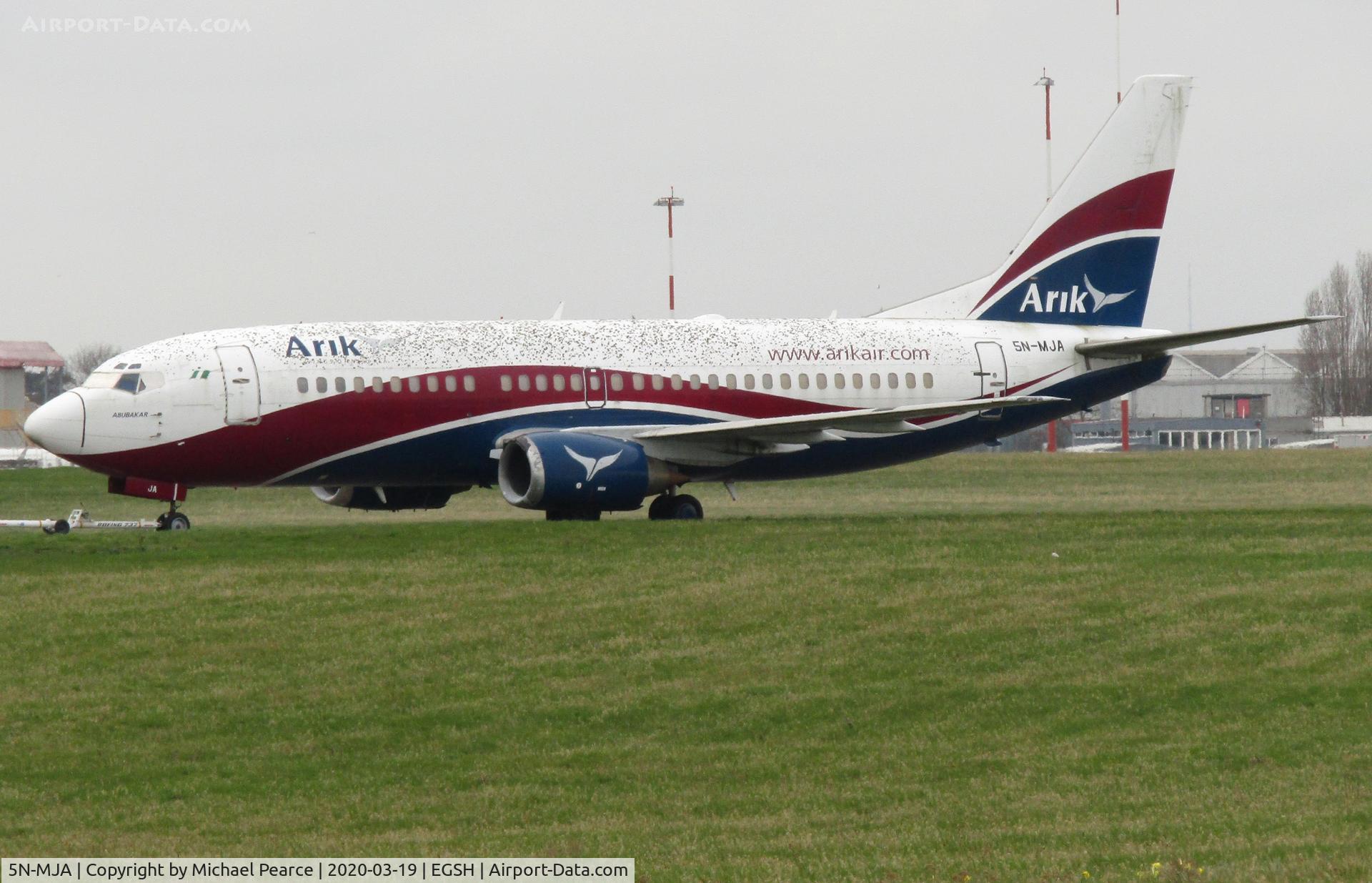 5N-MJA, 1989 Boeing 737-322 C/N 24454, 