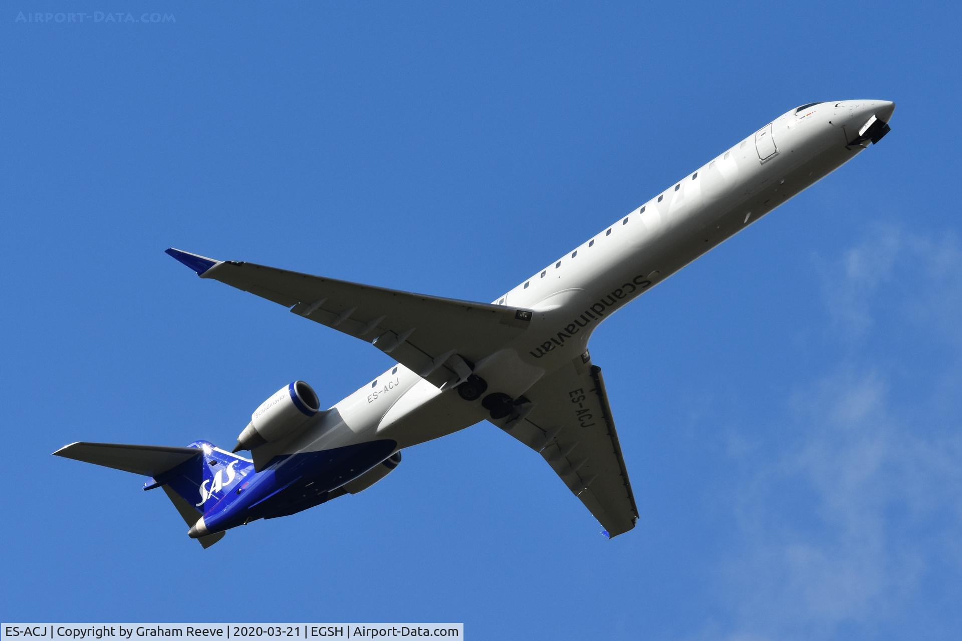ES-ACJ, 2010 Bombardier CRJ-900LR (CL-600-2D24) C/N 15250, Departing from Norwich.