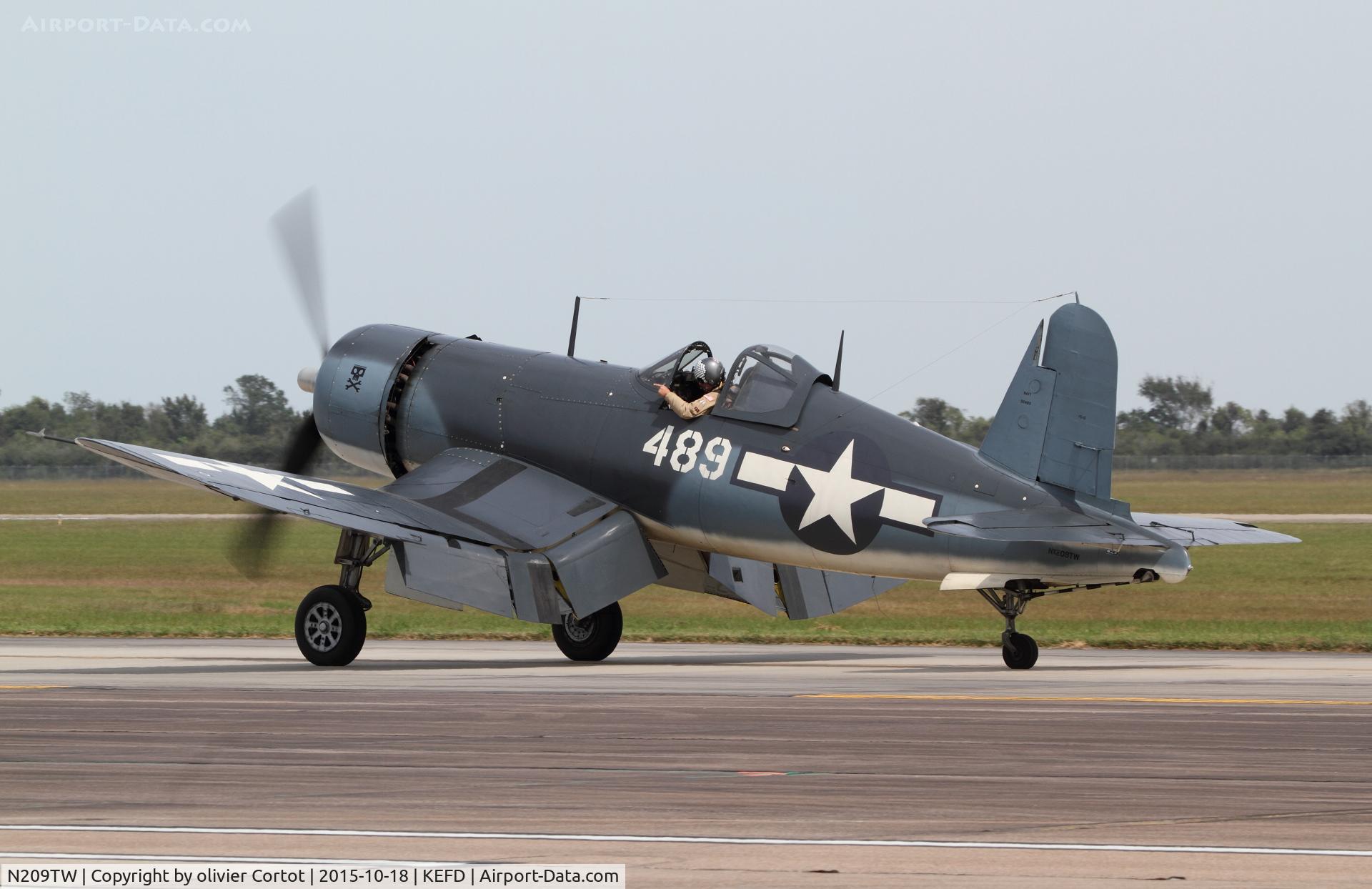 N209TW, Goodyear FG-1D Corsair C/N 3750, Taxiing during Wings over Houston airshow