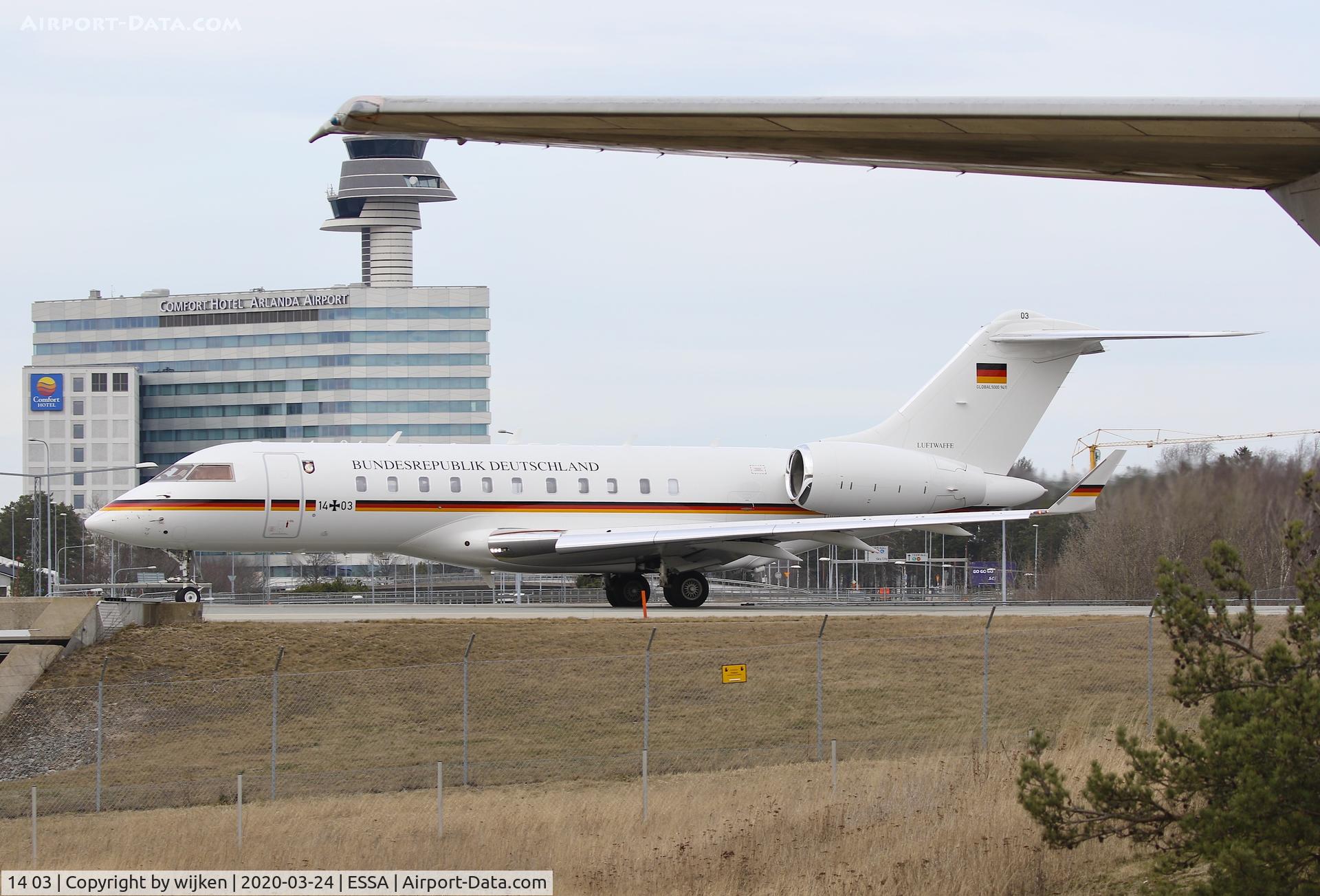 14 03, 2010 Bombardier BD-700-1A11 Global 5000 C/N 9411, Taxiway U