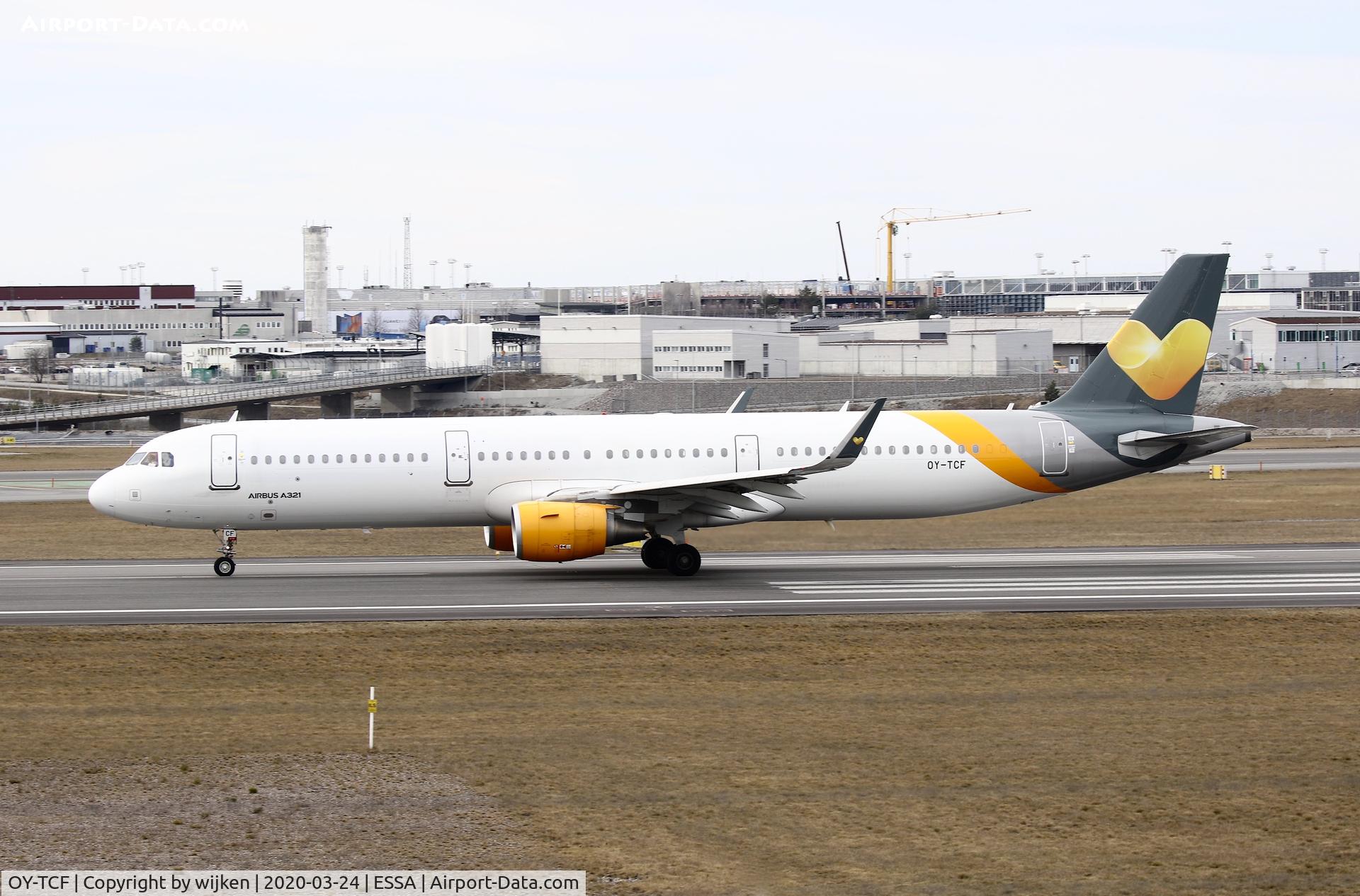 OY-TCF, 2014 Airbus A321-211 C/N 6351, RWY 19L