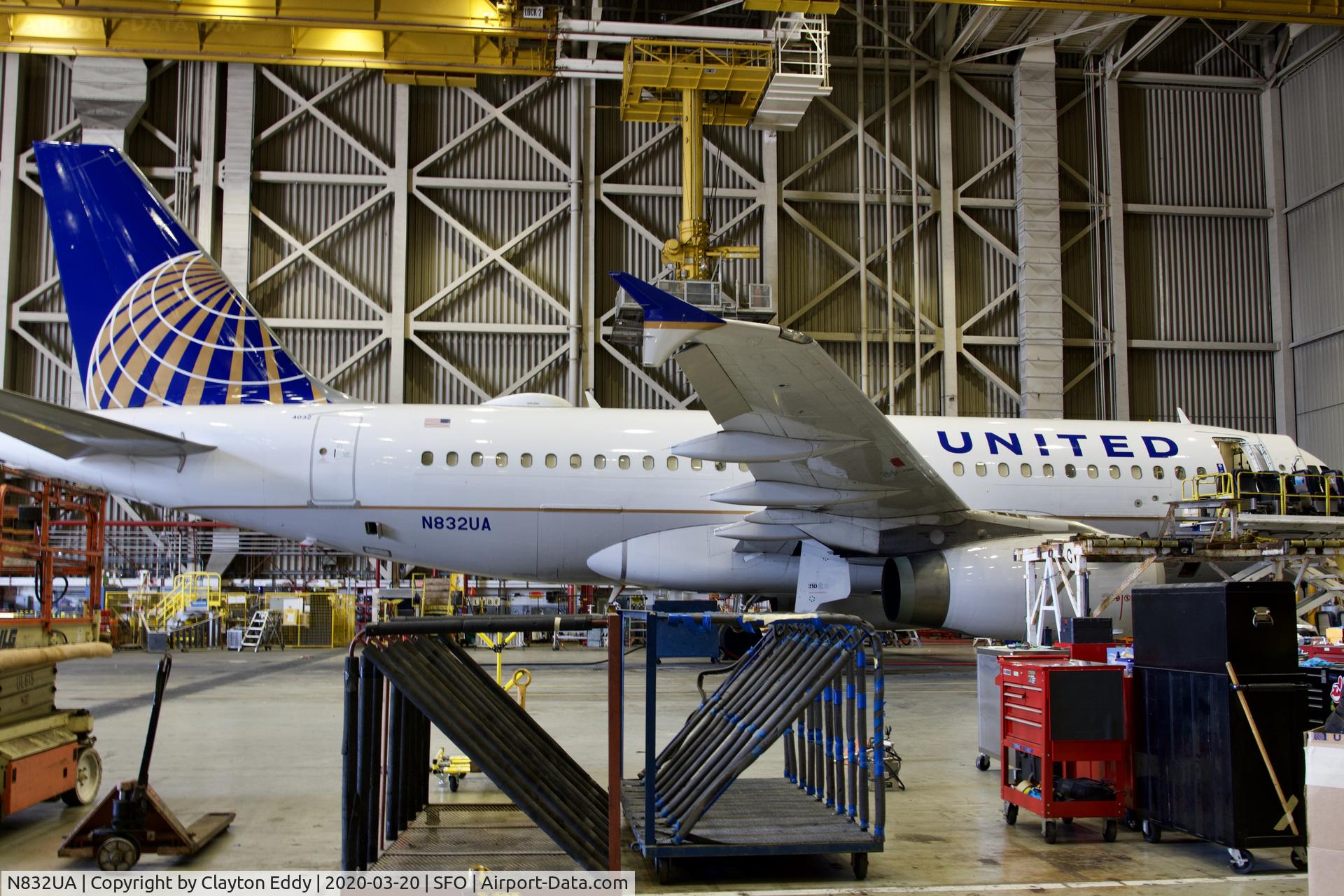 N832UA, 2000 Airbus A319-131 C/N 1321, SFO 2020.