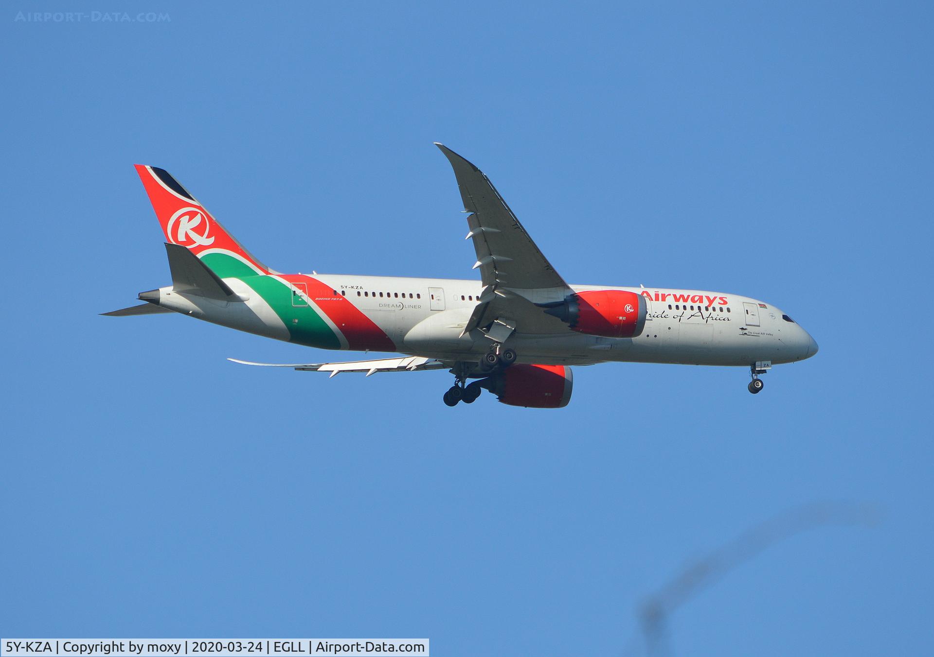 5Y-KZA, 2014 Boeing 787-8 Dreamliner C/N 35510, Boeing 787-8 Dreamliner on finals to London Heathrow.