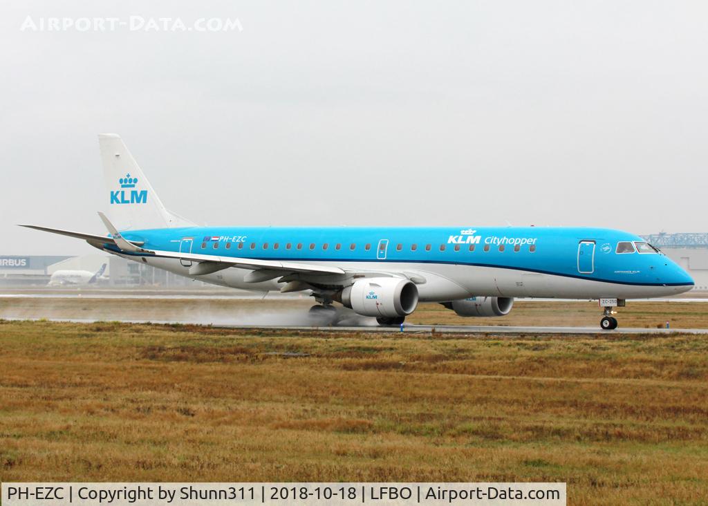 PH-EZC, 2008 Embraer 190LR (ERJ-190-100LR) C/N 19000250, Taxiing holding point rwy 14L fr departure in new c/s