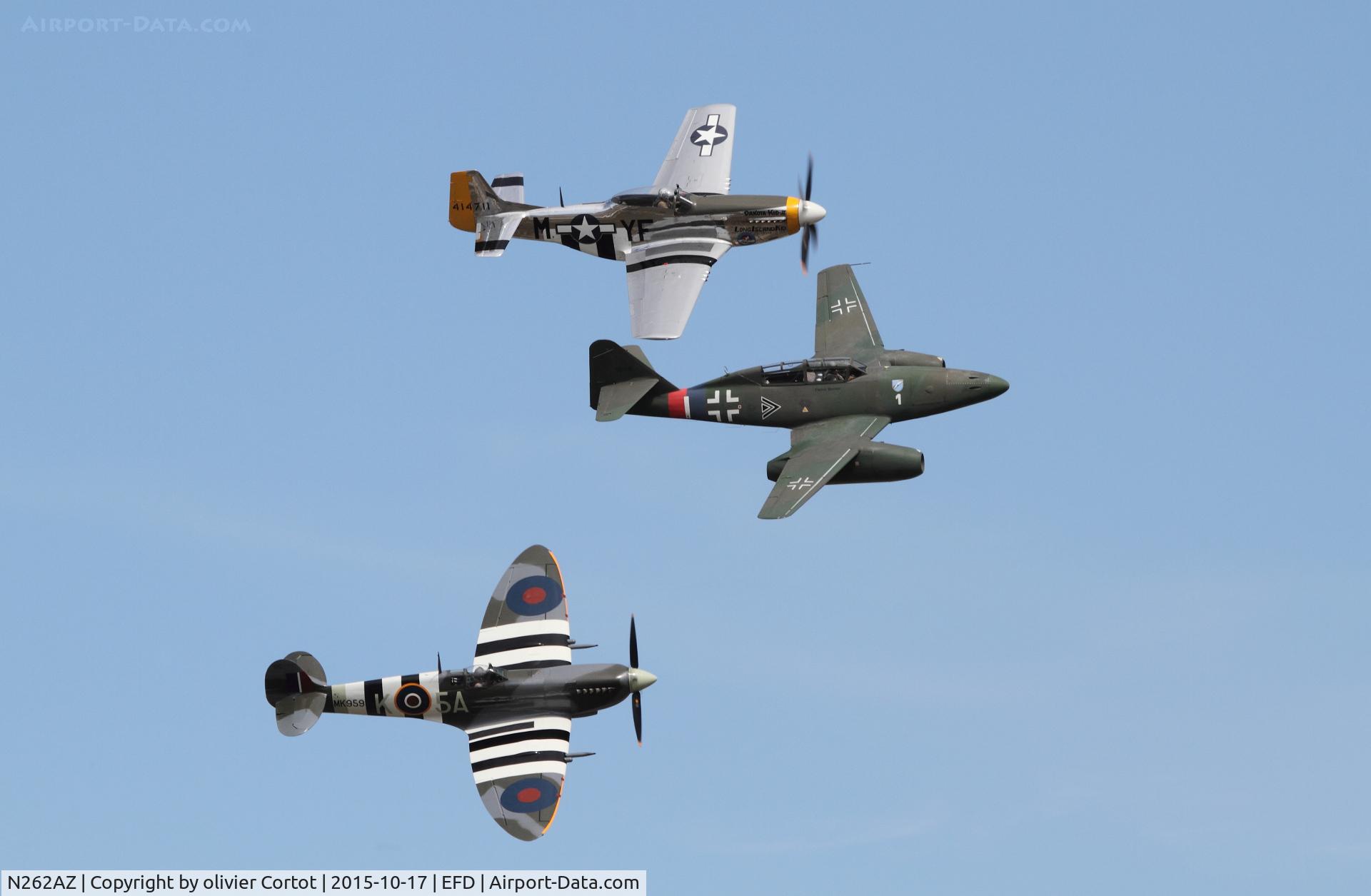 N262AZ, 2002 Messerschmitt Me-262B-1C Schwalbe Replica C/N 501241, ew enemies flying together