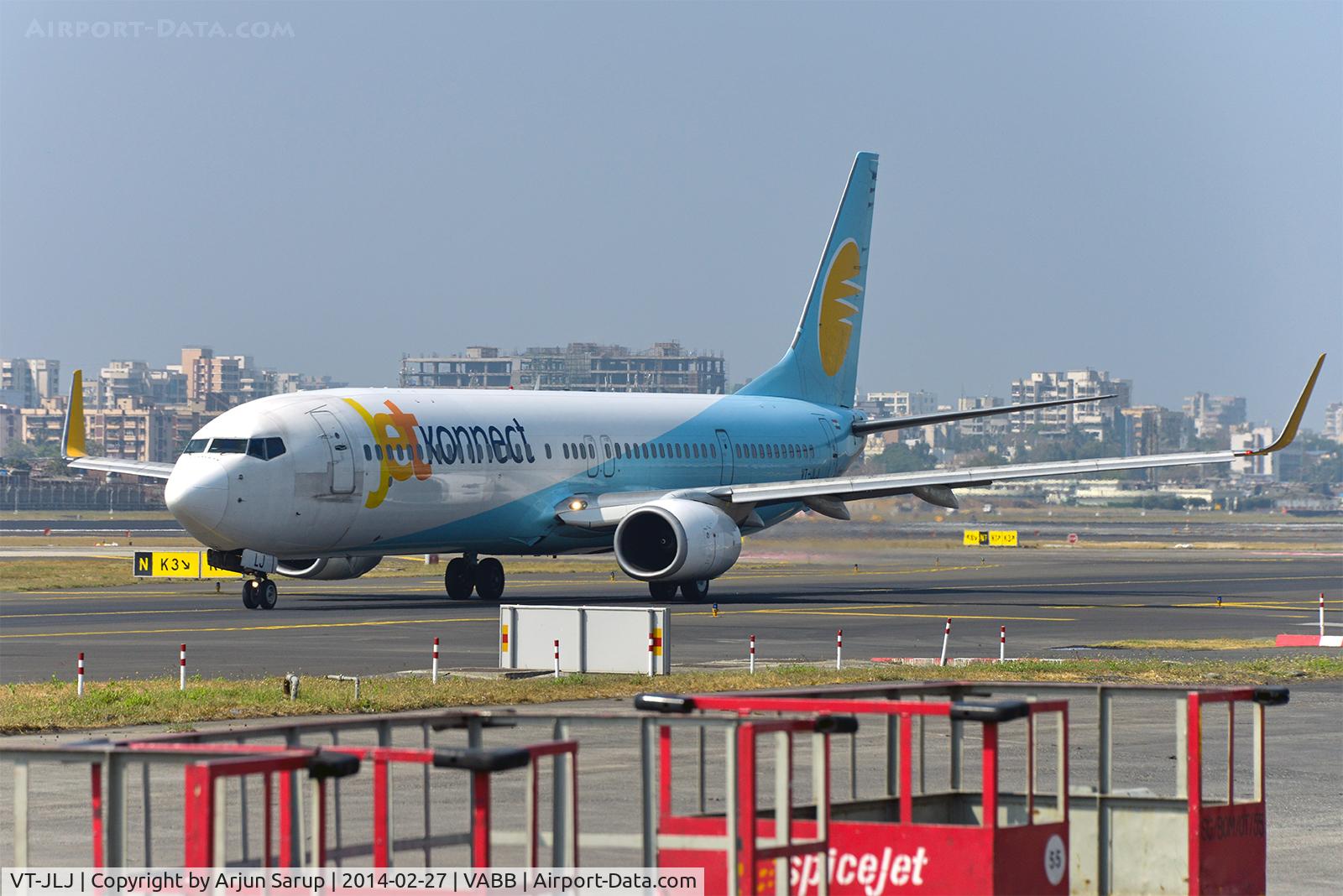 VT-JLJ, 2008 Boeing 737-96N/ER C/N 35225, Taxiing past at Mumbai.