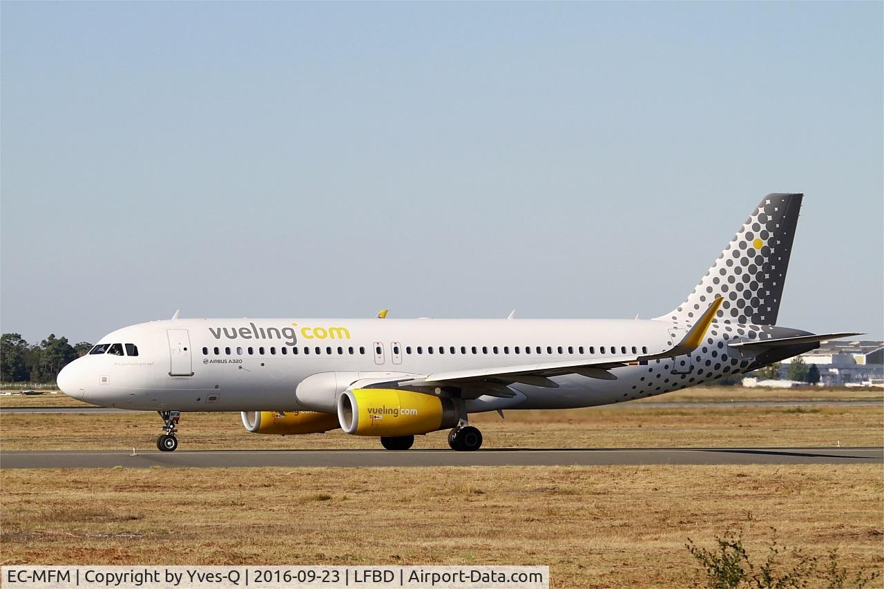 EC-MFM, 2015 Airbus A320-232 C/N 6571, Airbus A320-232, Taxiing to holding point rwy 05, Bordeaux Mérignac airport (LFBD-BOD)