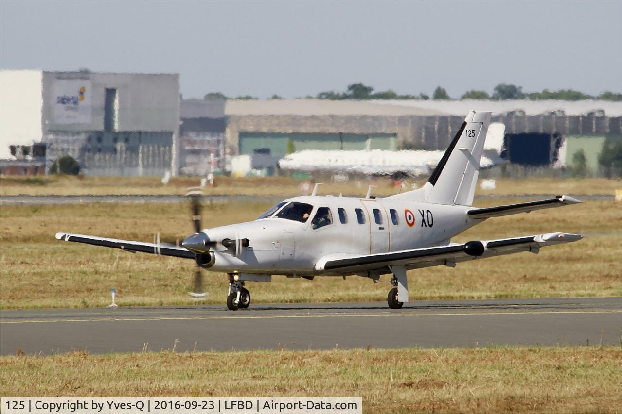 125, Socata TBM-700A C/N 125, Socata TBM-700A, Taxiing to holding point Delta rwy 05, Bordeaux Mérignac airport (LFBD-BOD)