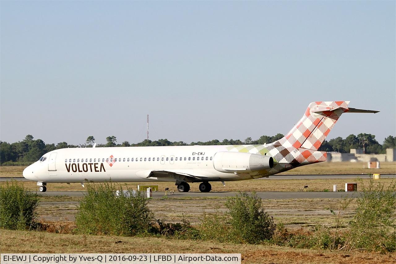 EI-EWJ, 2003 Boeing 717-2BL C/N 55171/5121, Boeing 717-2BL, Holding point rwy 05, Bordeaux Mérignac airport (LFBD-BOD)