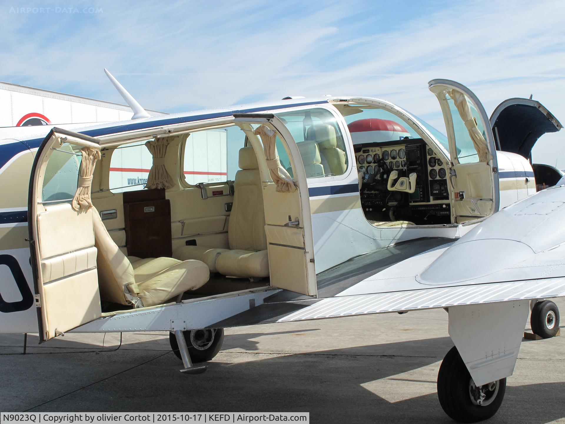 N9023Q, 1970 Beech 58 Baron C/N TH-68, A  closer look