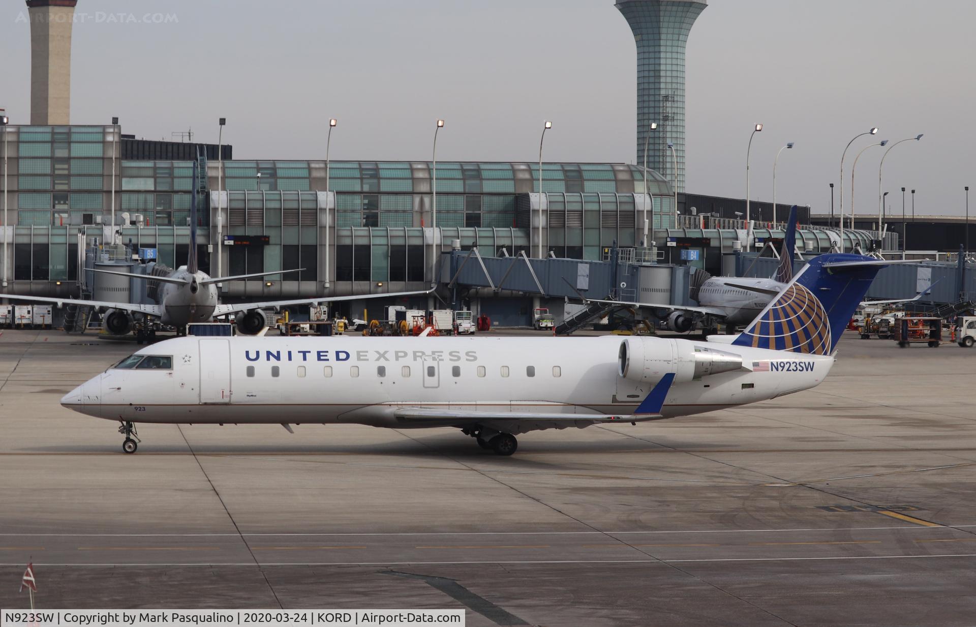 N923SW, 2002 Bombardier CRJ-200LR (CL-600-2B19) C/N 7664, CL-600-2B19