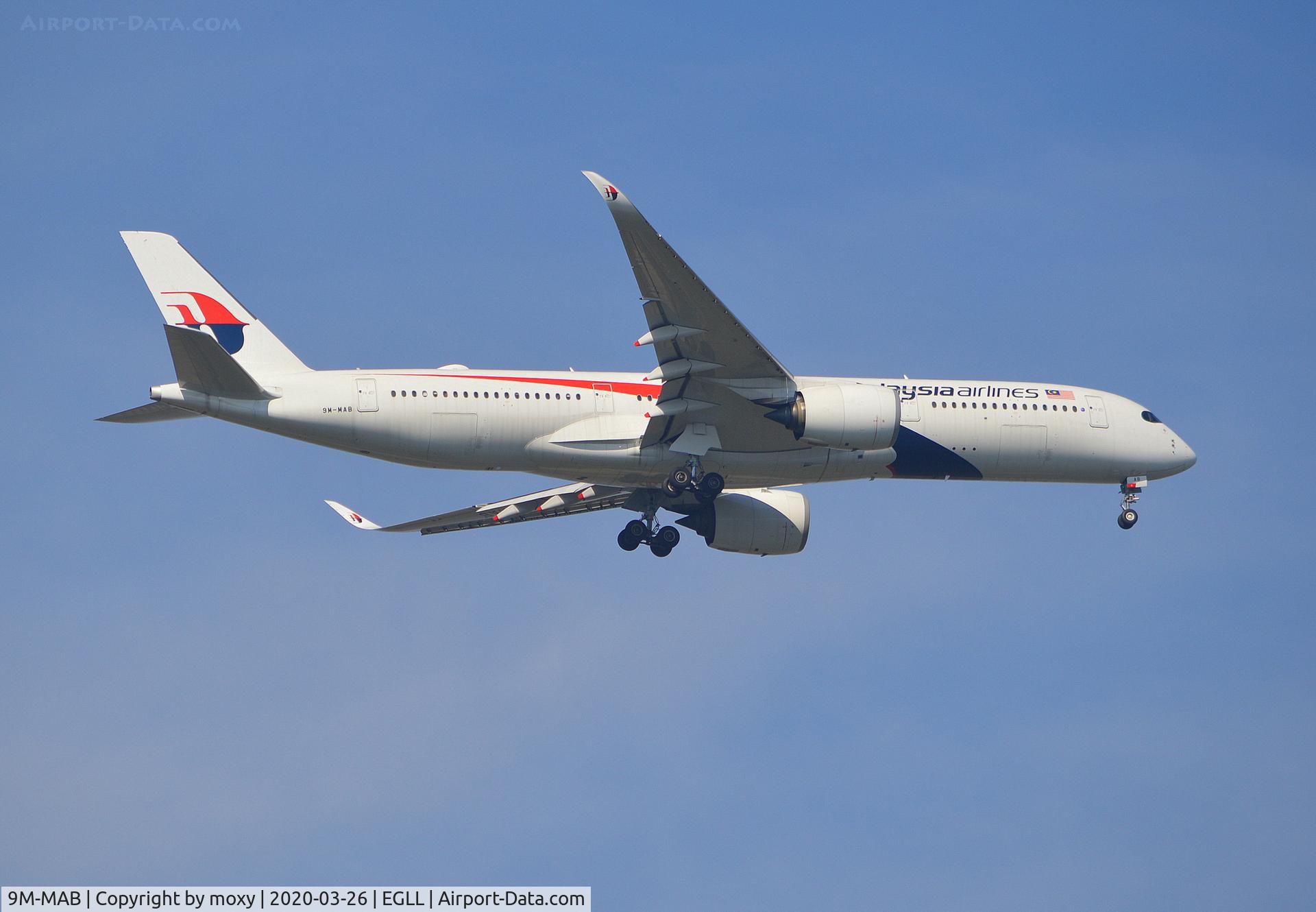 9M-MAB, 2017 Airbus A350-941 C/N 159, Airbus A350-941 on finals to London Heathrow.
