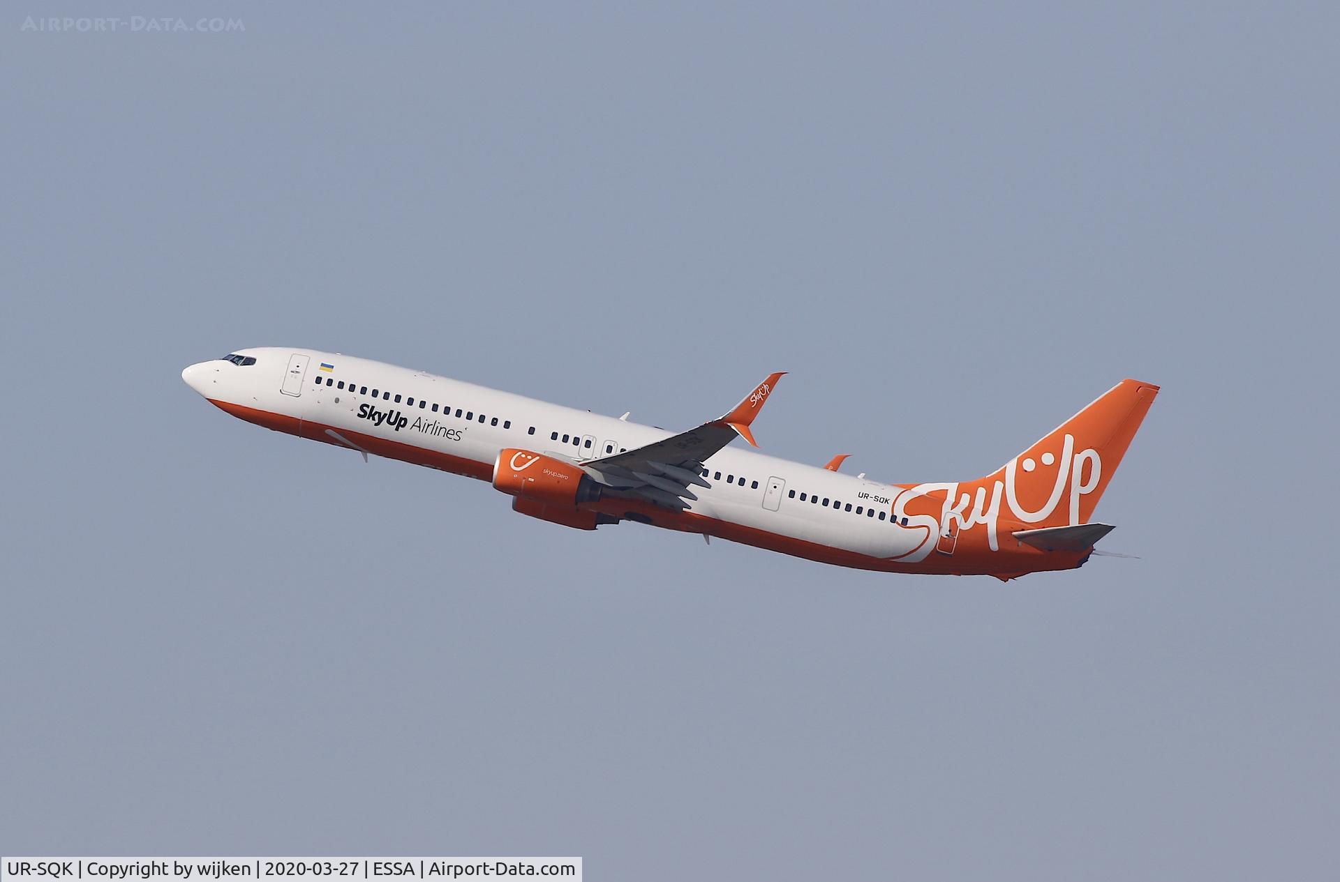 UR-SQK, 2008 Boeing 737-96NER C/N 35227, RWY 19R