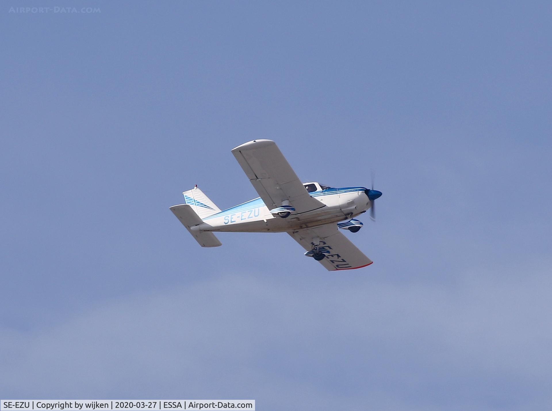 SE-EZU, 1966 Piper PA-28-180 Cherokee C C/N 28-3679, RWY 01L