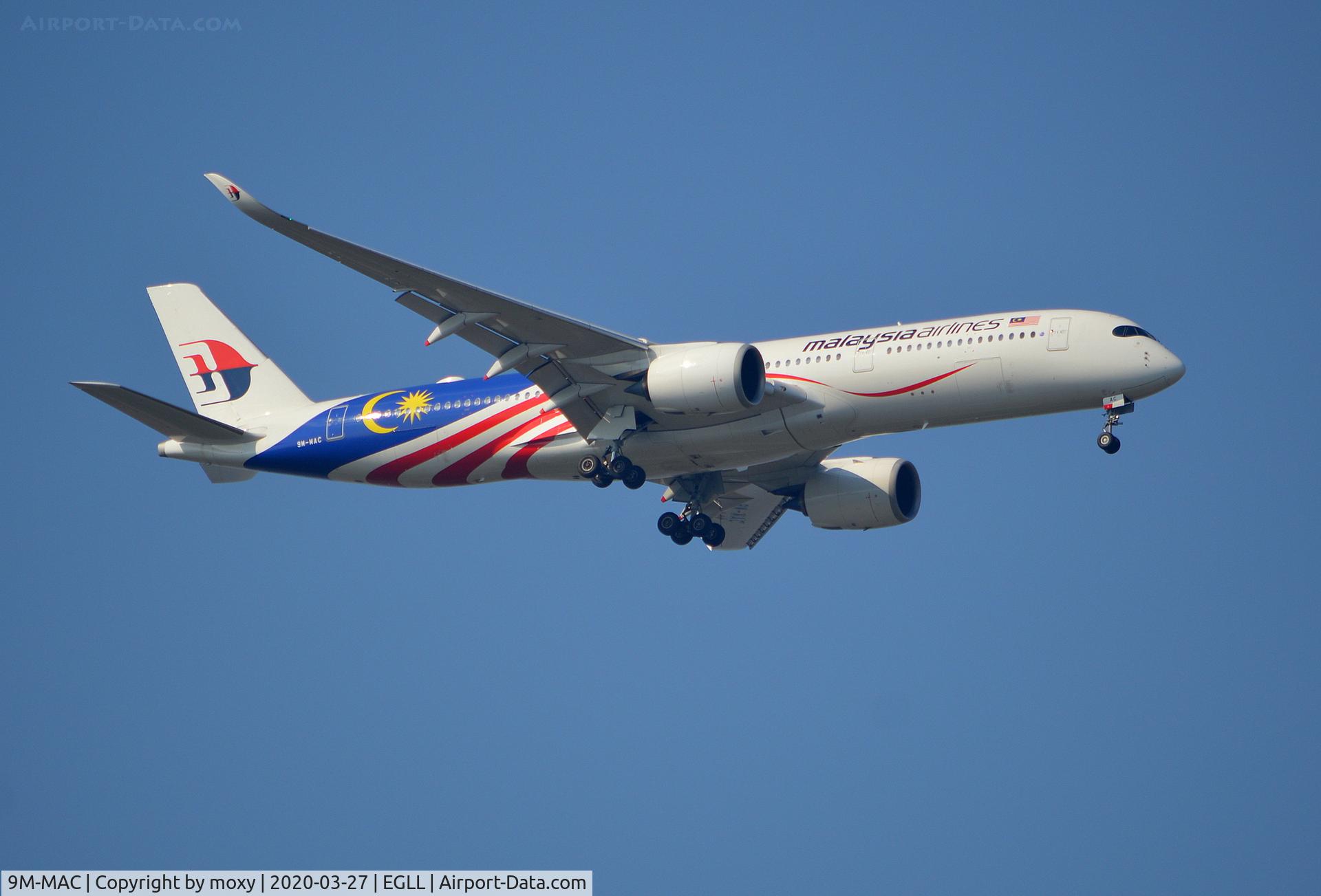 9M-MAC, 2017 Airbus A350-941 C/N 165, Airbus A350-941 on finals to London Heathrow.