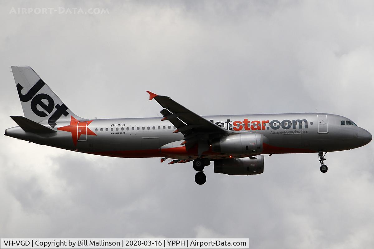 VH-VGD, Airbus A320-232 C/N 4527, in from DPS