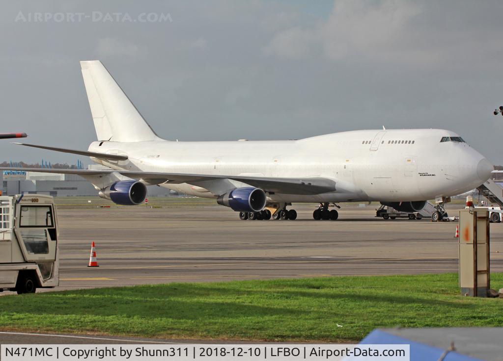 N471MC, 1997 Boeing 747-412 C/N 26557, Parked at the Cargo area... All white with blue engines and small titles on cockpit...