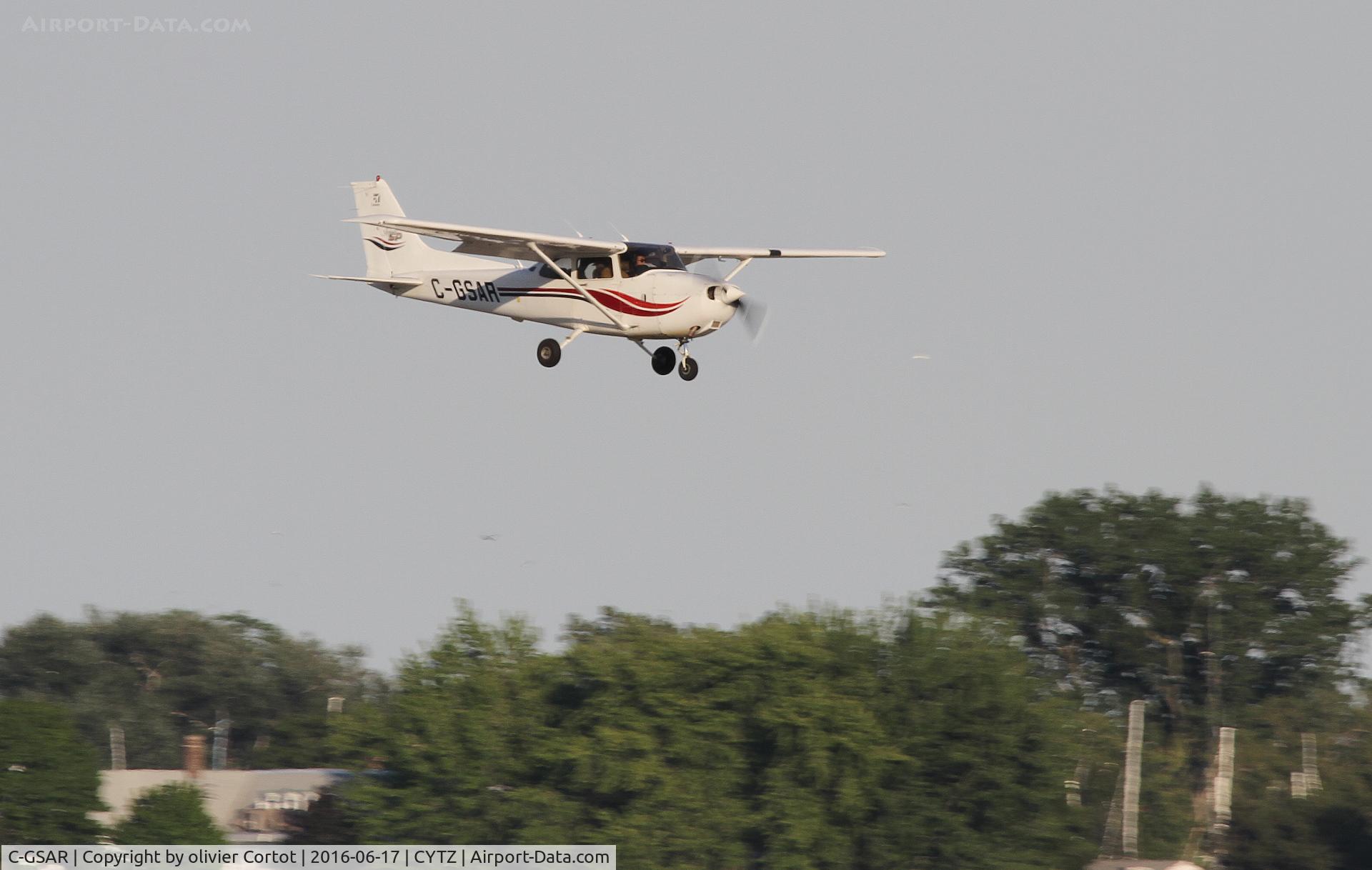 C-GSAR, 1999 Cessna 172S Skyhawk SP C/N 172S8214, landing at toronto, 2016
