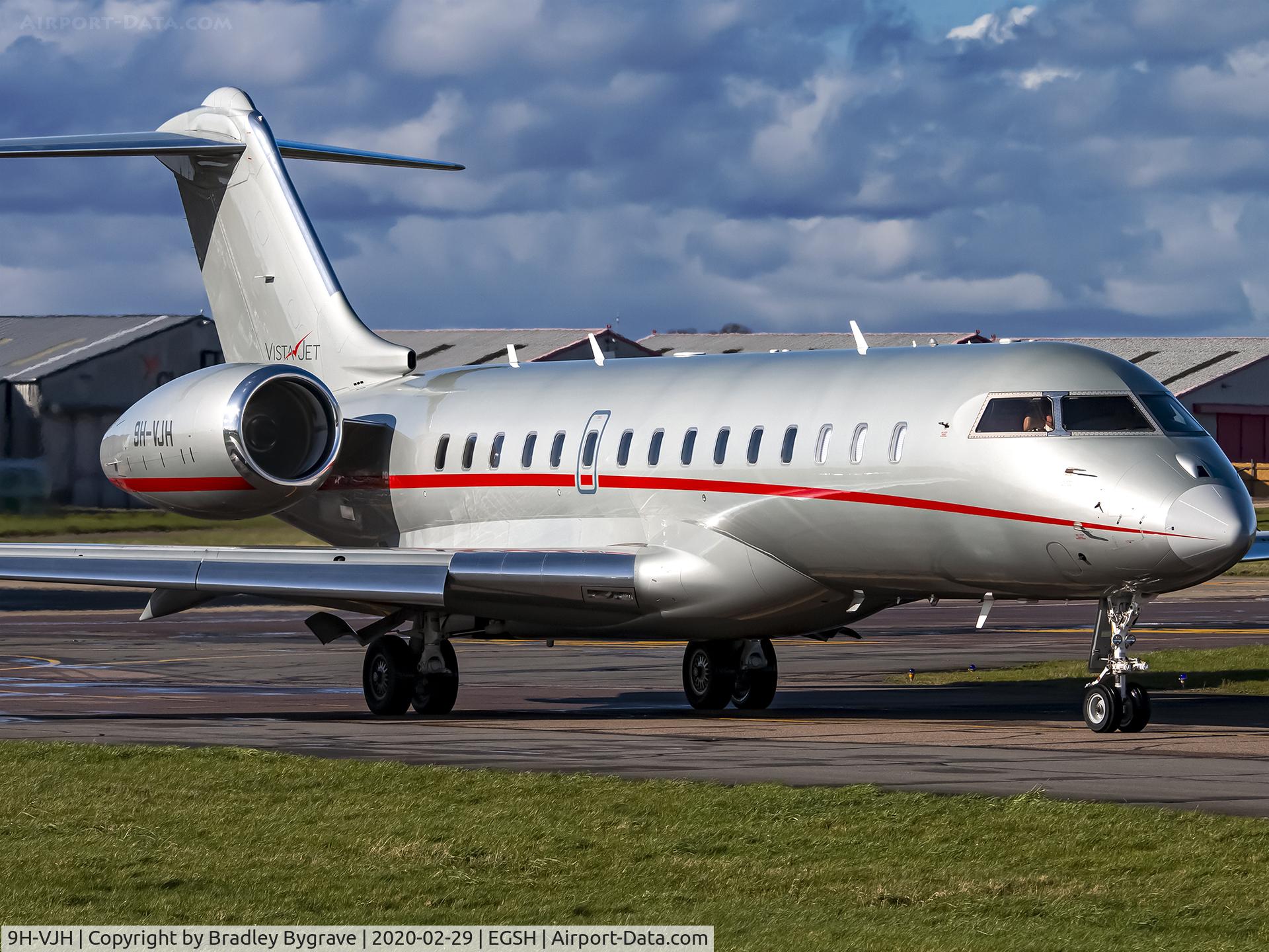 9H-VJH, 2013 Bombardier BD-700-1A10 Global 6000 C/N 9585, Taxiing