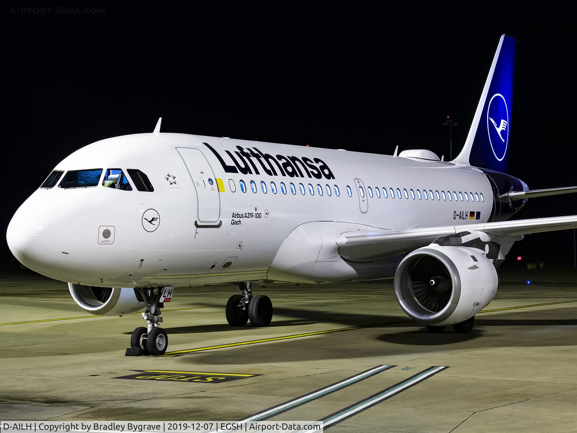 D-AILH, 1997 Airbus A319-114 C/N 641, Sat on stand