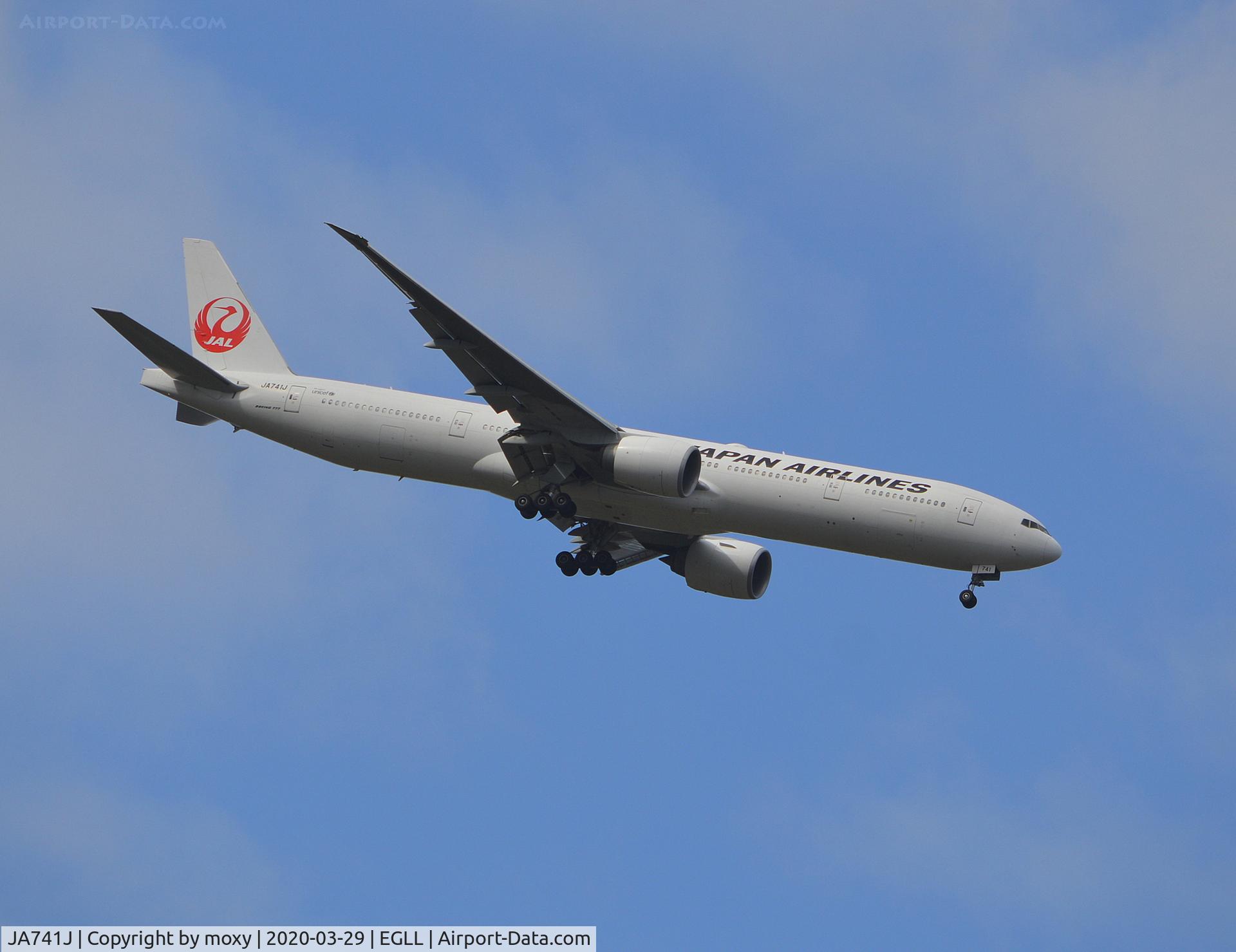 JA741J, 2009 Boeing 777-346/ER C/N 36128, Boeing 777-346/ER on finals to London Heathrow.