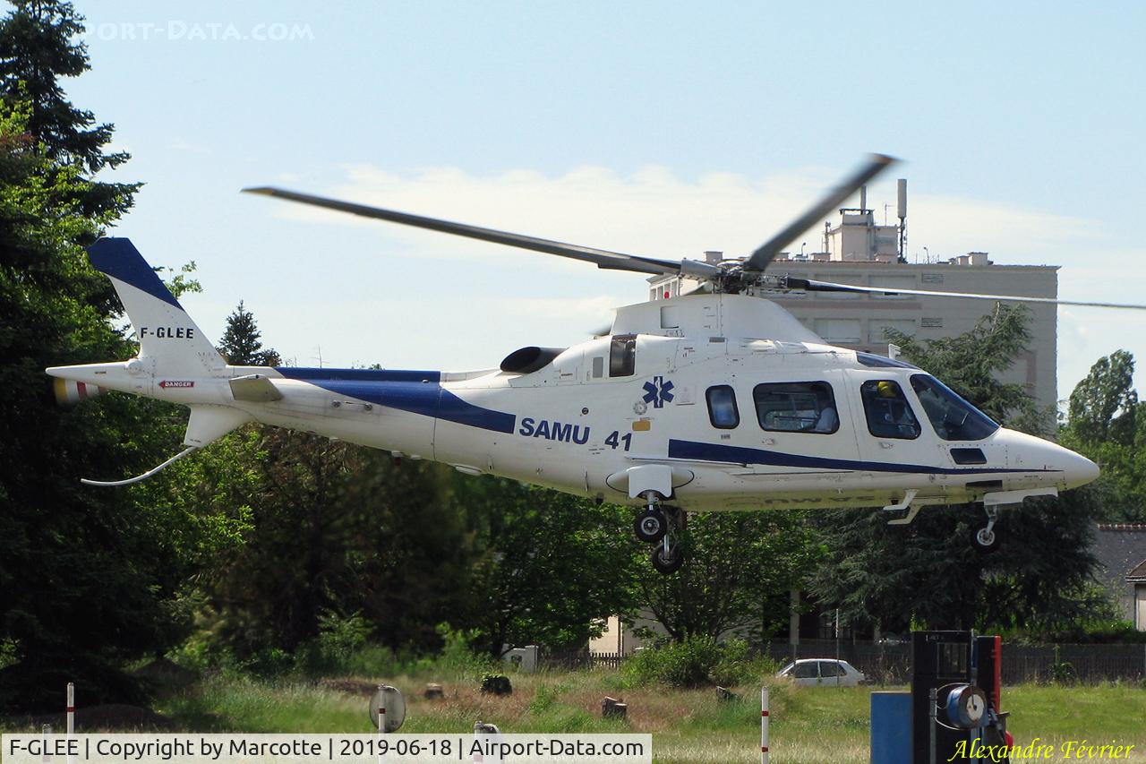 F-GLEE, 2004 Agusta A-109E Power C/N 11603, Taking off from Trousseau hospital. Operated by SAMU 41 in June 2019.