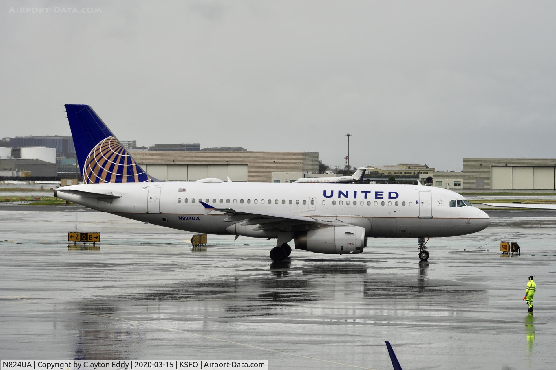 N824UA, 1999 Airbus A319-131 C/N 965, SFO 2020.