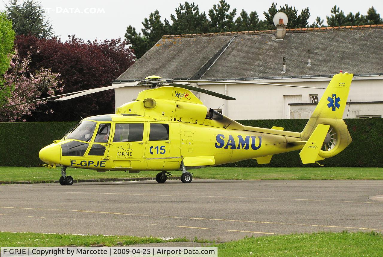 F-GPJE, Eurocopter SA-365N Dauphine 2 C/N 6151, Trousseau hospital. Operated by SAMU 61 in 2009.