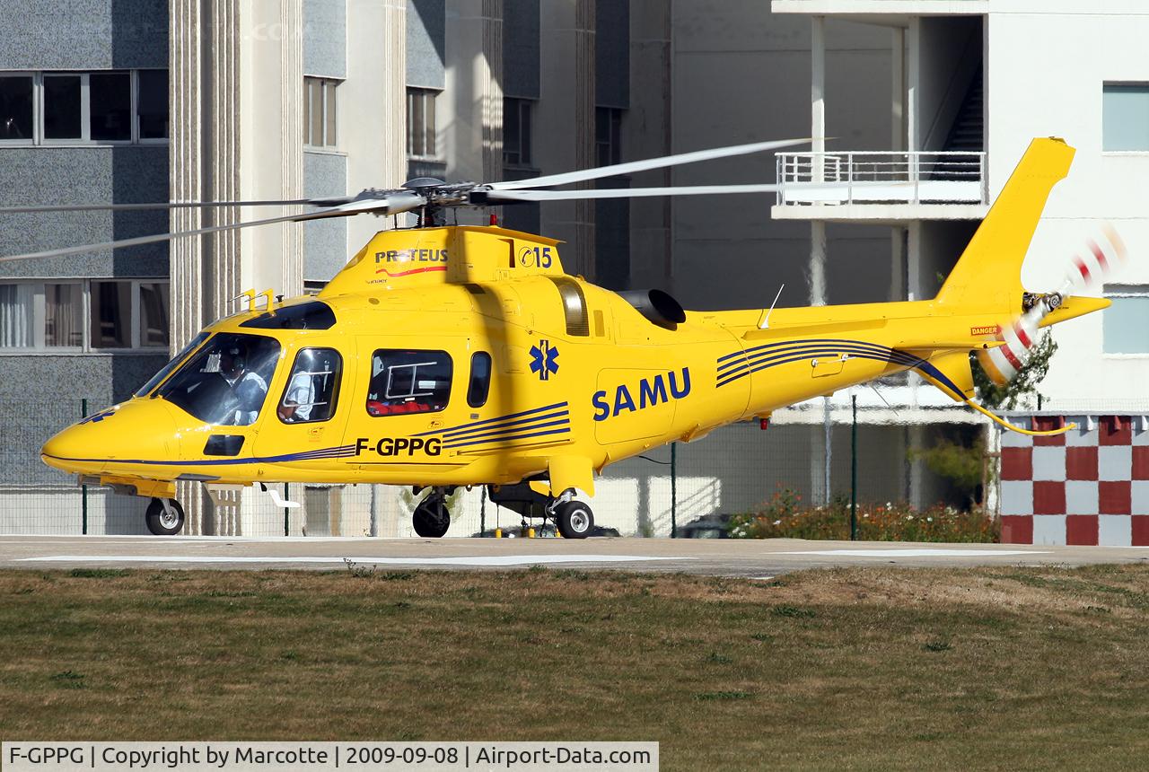 F-GPPG, Agusta A-109E Power C/N 11133, Trousseau hospital.