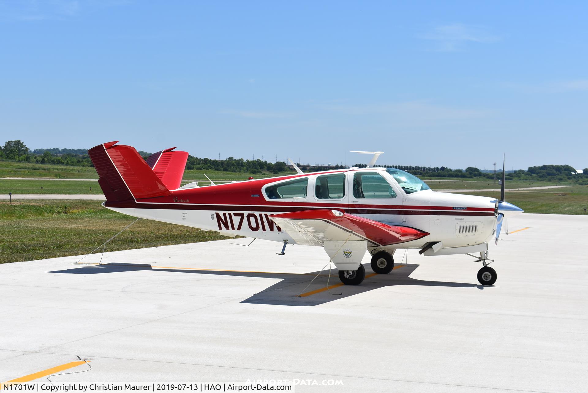 N1701W, 1972 Beech V35B Bonanza C/N D-9394, Beech Bonanza