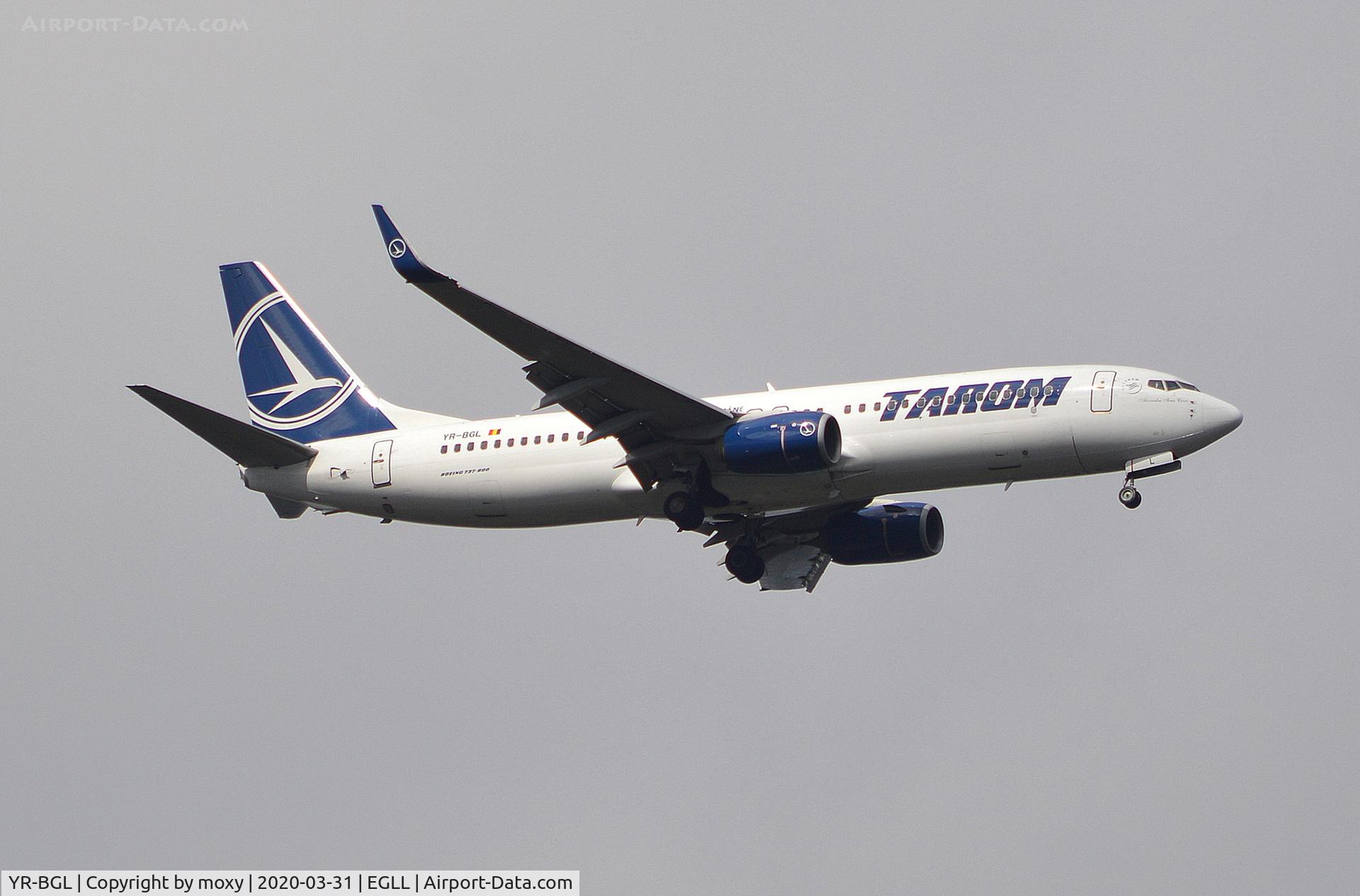 YR-BGL, 2013 Boeing 737-8H6 C/N 40145, Boeing 737-8H6 on finals to London Heathrow.