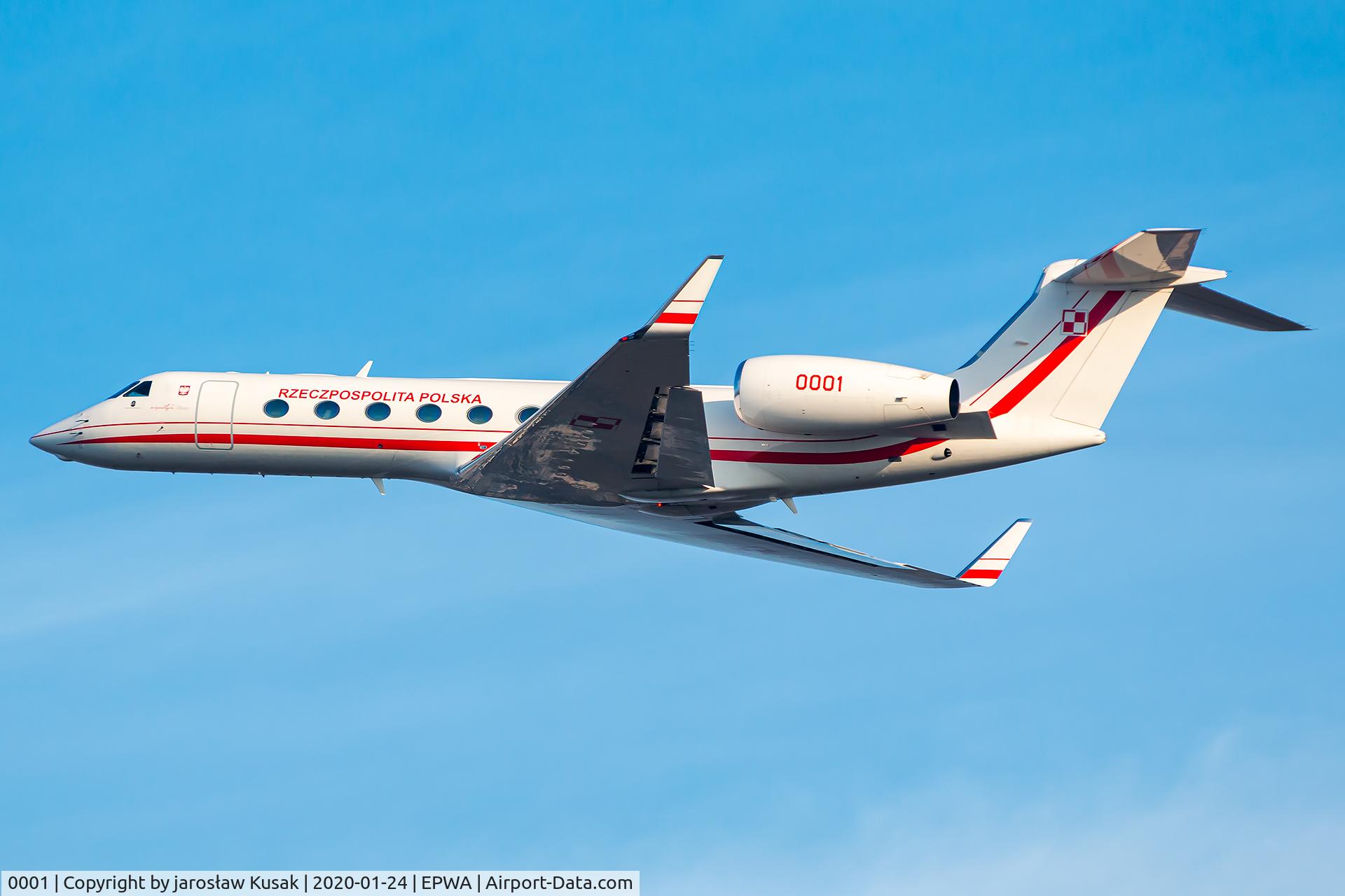 0001, 2016 Gulfstream Aerospace GV-SP (G550) C/N 5547, Gulfstream Aerospace GV-SP (G550) podczas startu z lotniska EPWA
