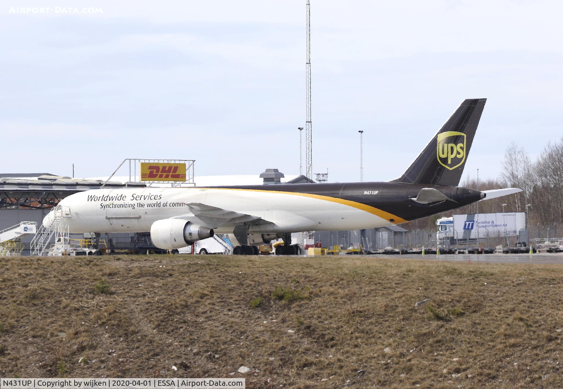 N431UP, 1993 Boeing 757-24APF C/N 25462, Ramp R