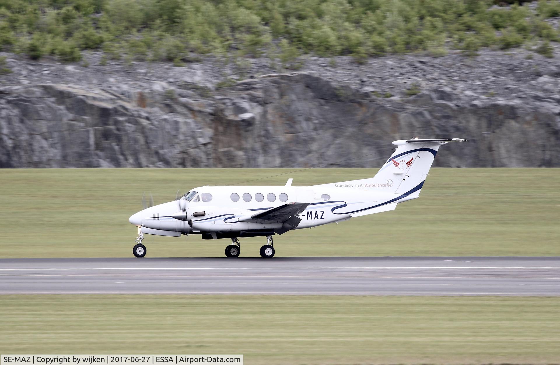 SE-MAZ, 1996 Beech Super King Air 200 C/N BB-1522, RWY 01R