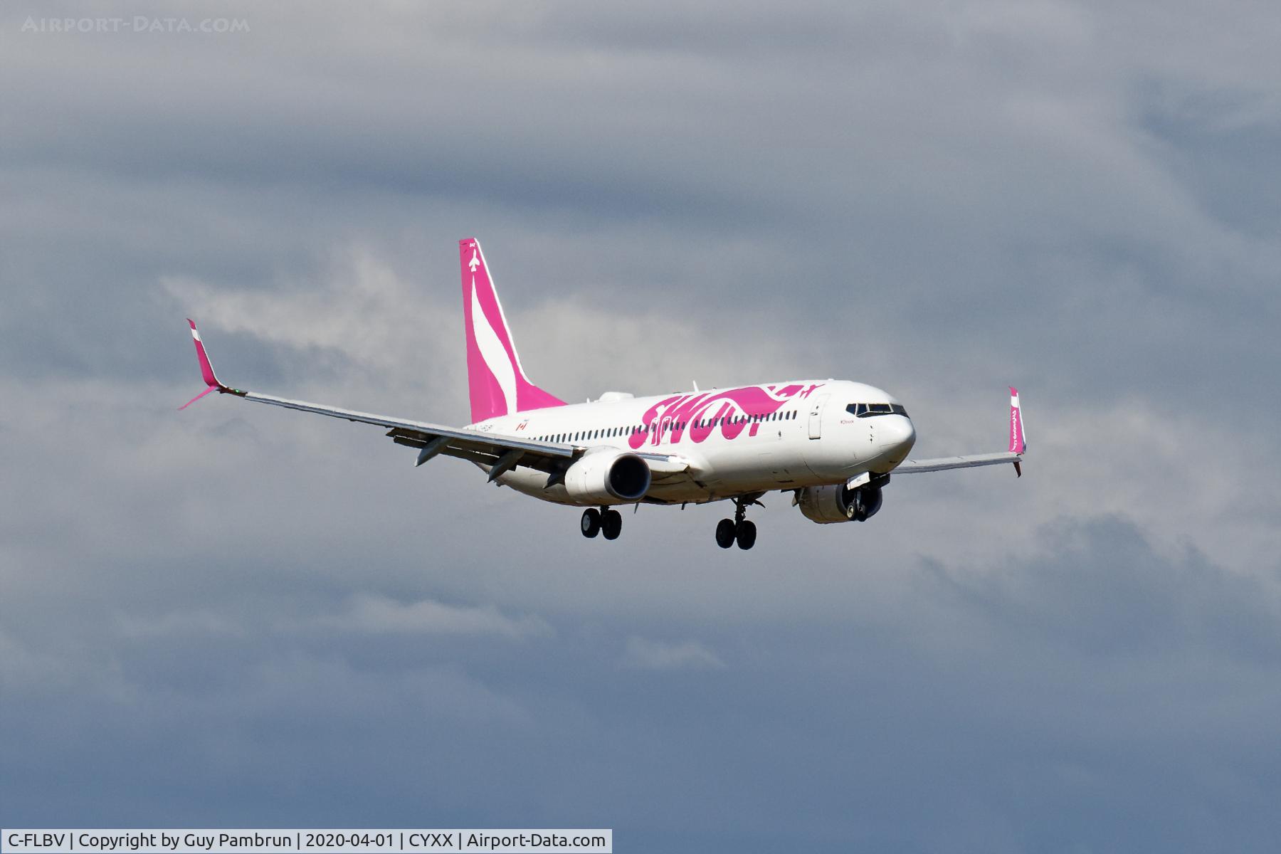 C-FLBV, 2015 Boeing 737-8CT C/N 40836, Short final for 07