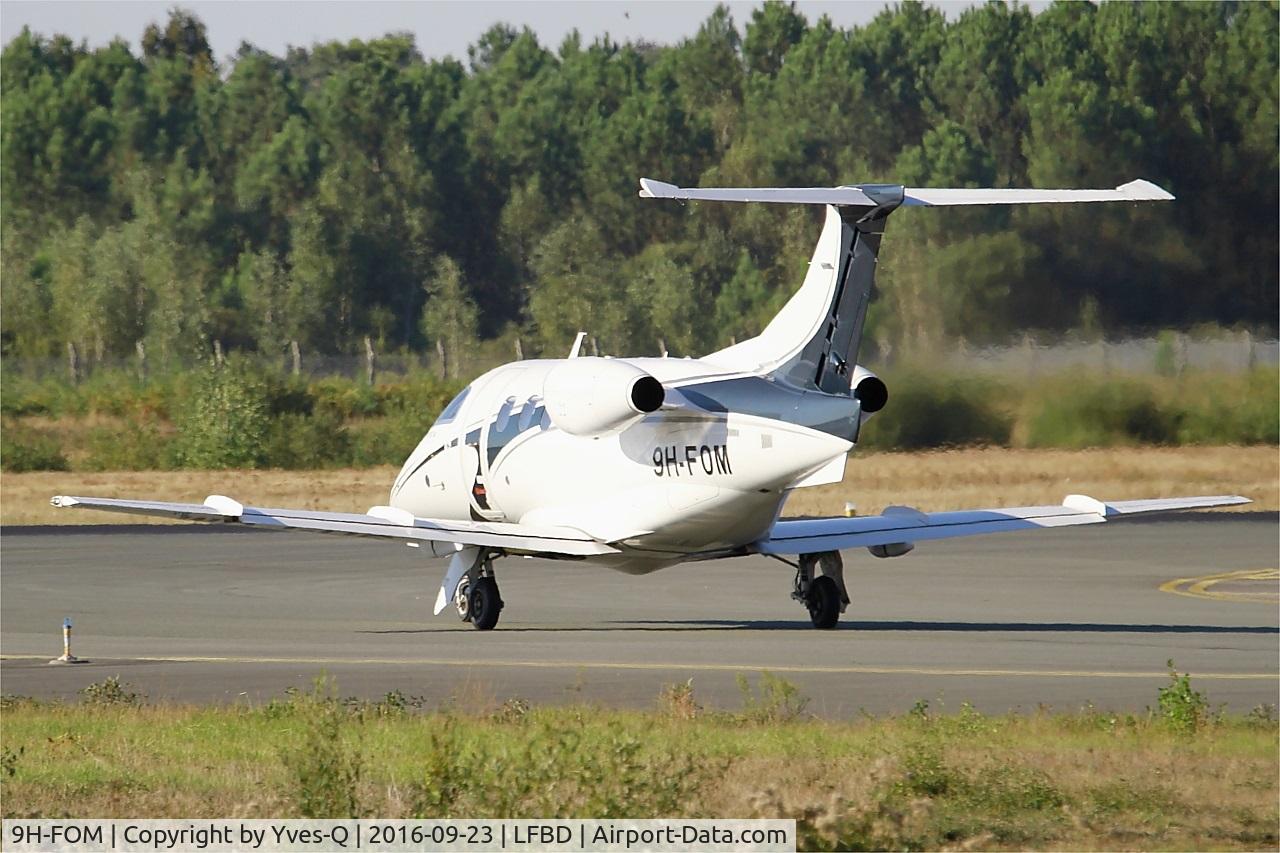 9H-FOM, 2009 Embraer EMB-500 Phenom 100 C/N 50000092, Embraer EMB-500 Phenom 100, Lining up rwy 05, Bordeaux Mérignac airport (LFBD-BOD)