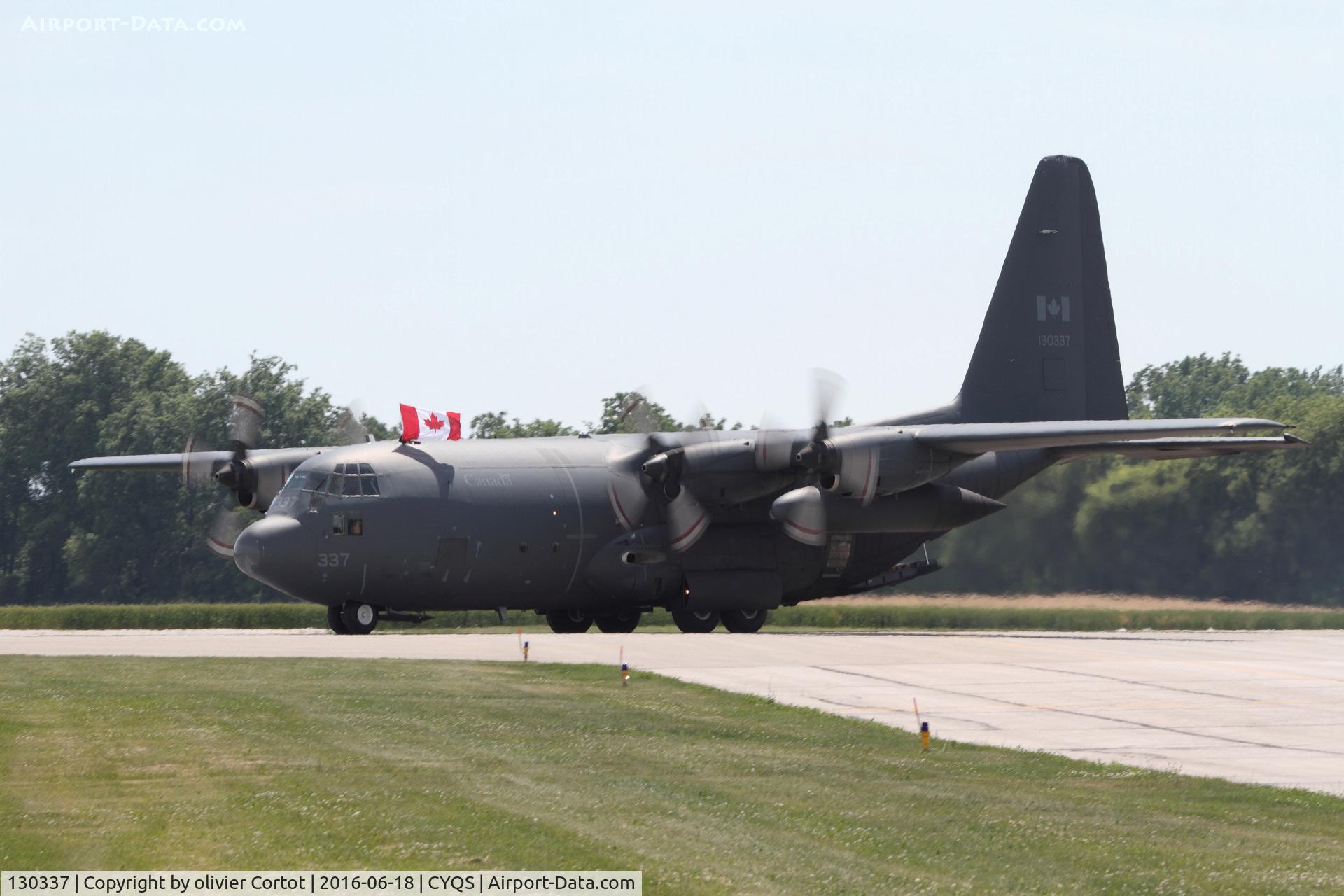 130337, Lockheed CC-130H Hercules C/N 382-4584, saluting the public, 2016 airshow