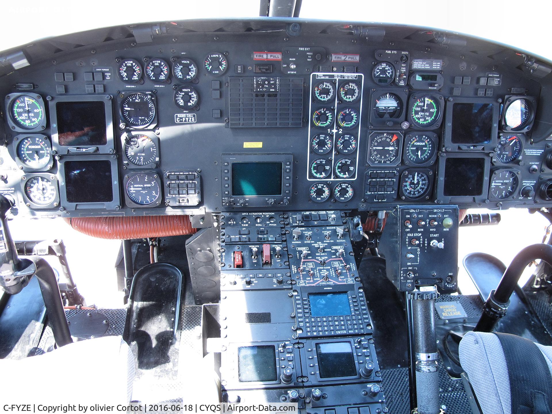 C-FYZE, 1996 Bell 412CF (CH-146) C/N 46402, the cockpit