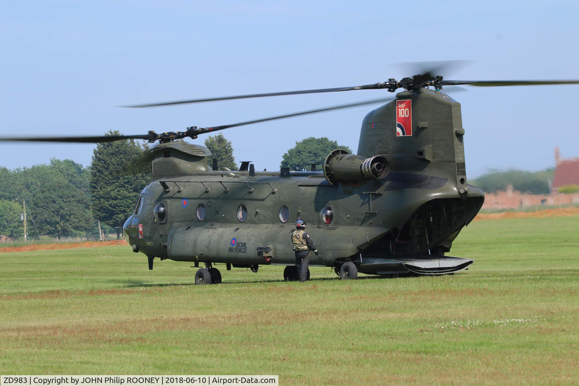 ZD983, Boeing Vertol Chinook HC.2 C/N M/A040/B-875/M7022, Cosford Airshow 2018 getting read for flying display
