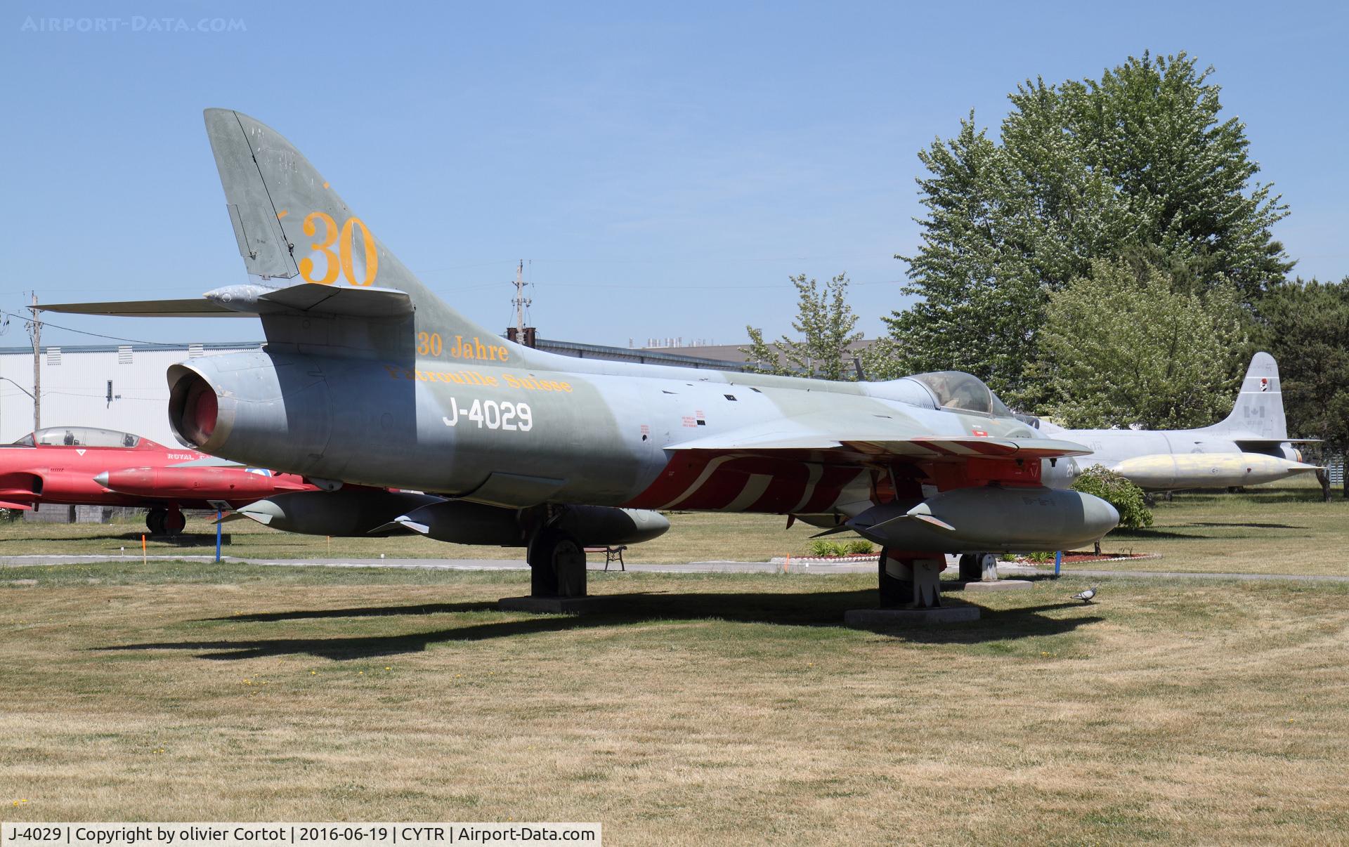 J-4029, Hawker Hunter F.58 C/N 41H-697396, need a good paint job