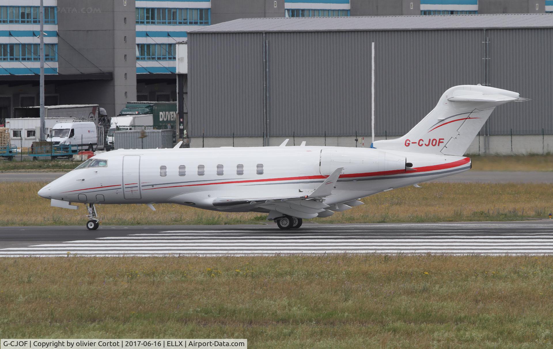 G-CJOF, 2016 Bombardier Challenger 350 (BD-100-1A10) C/N 20650, june 2017