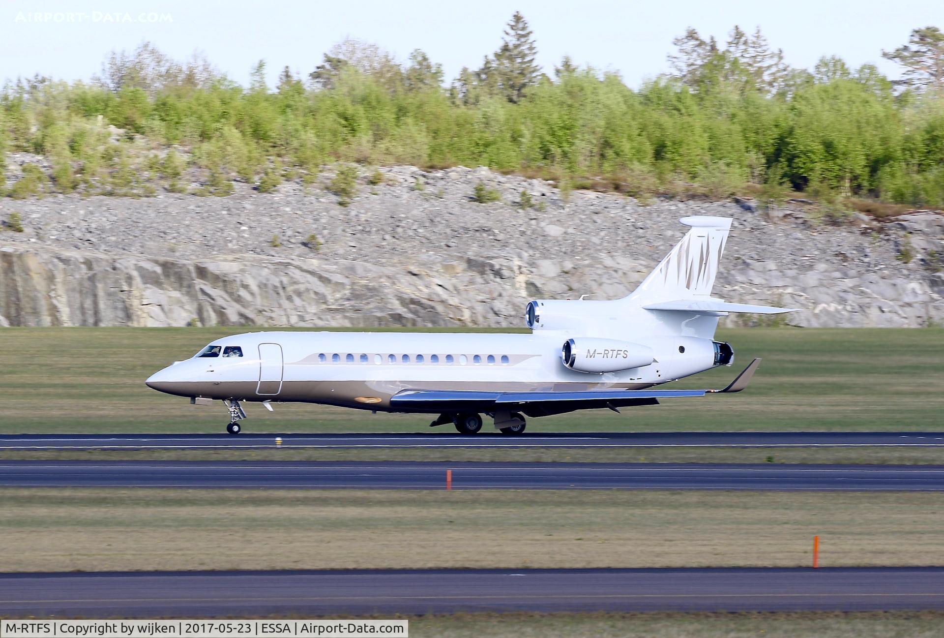 M-RTFS, 2013 Dassault Falcon 7X C/N 207, RWY 01R