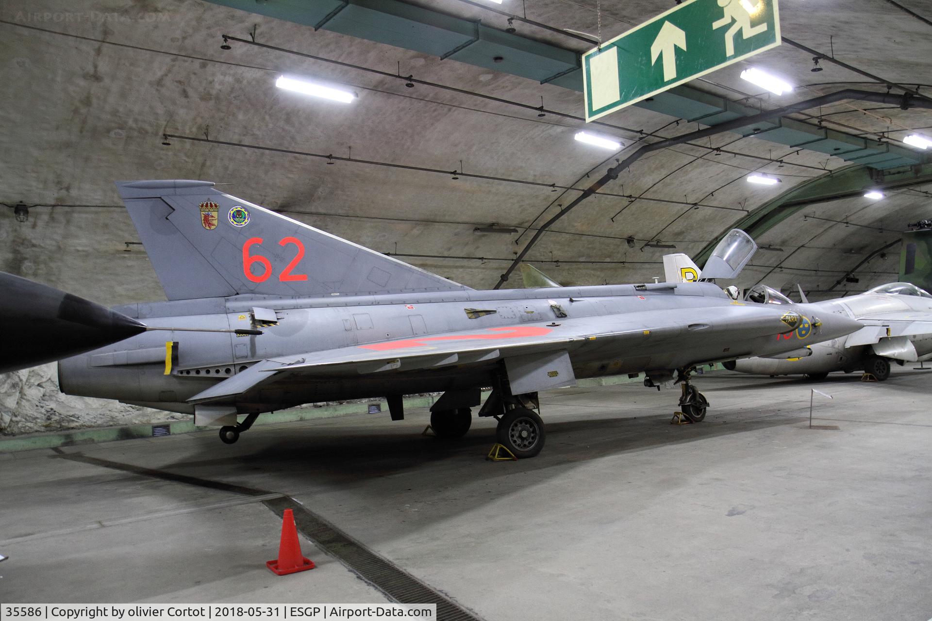35586, 1969 Saab J-35J Draken C/N 35-586, june 2018